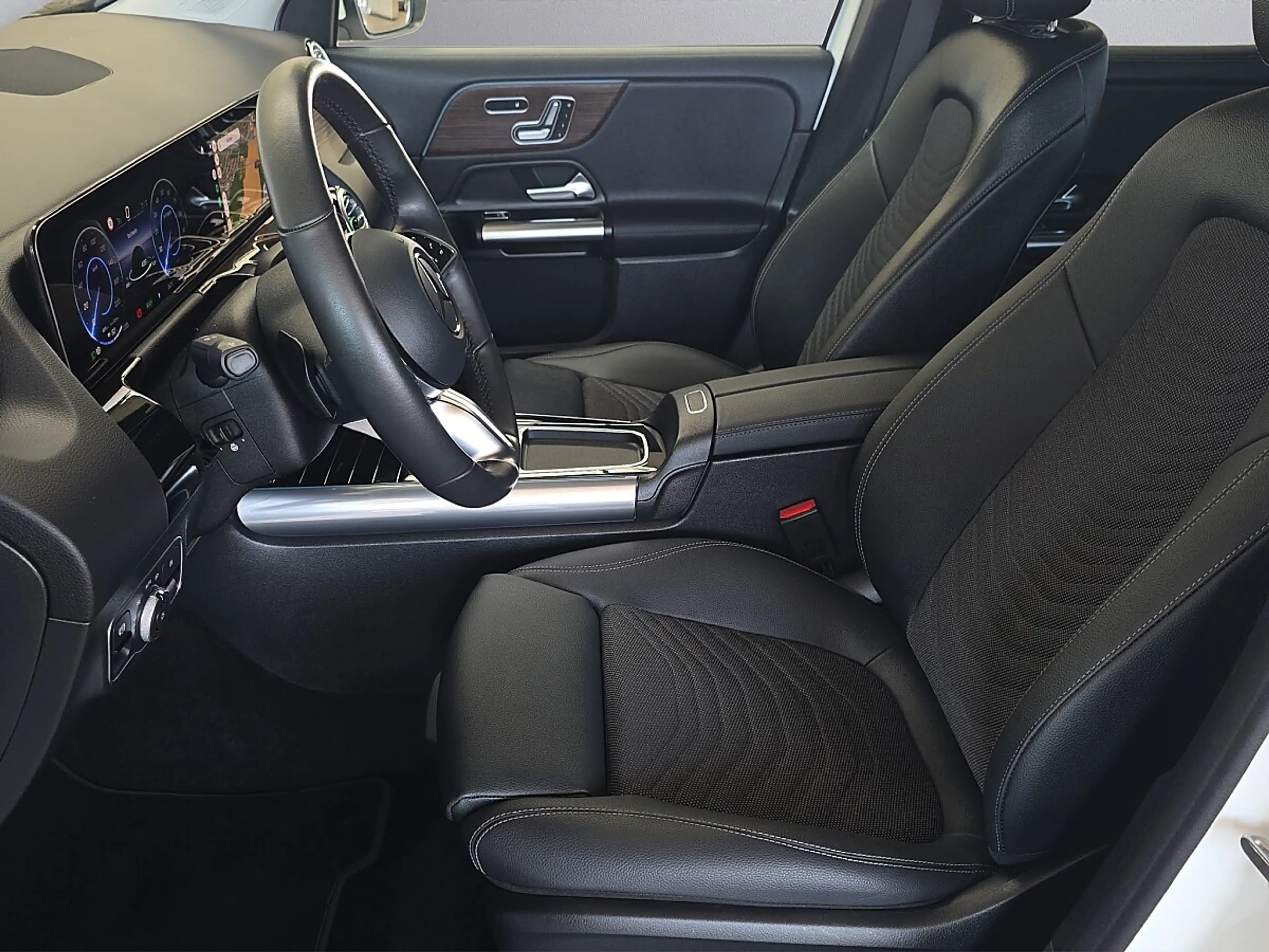Mercedes-Benz EQA 250+ Advanced Plus *1.BESITZ/KEYLESS GO/LENKRAD... — photo 12
