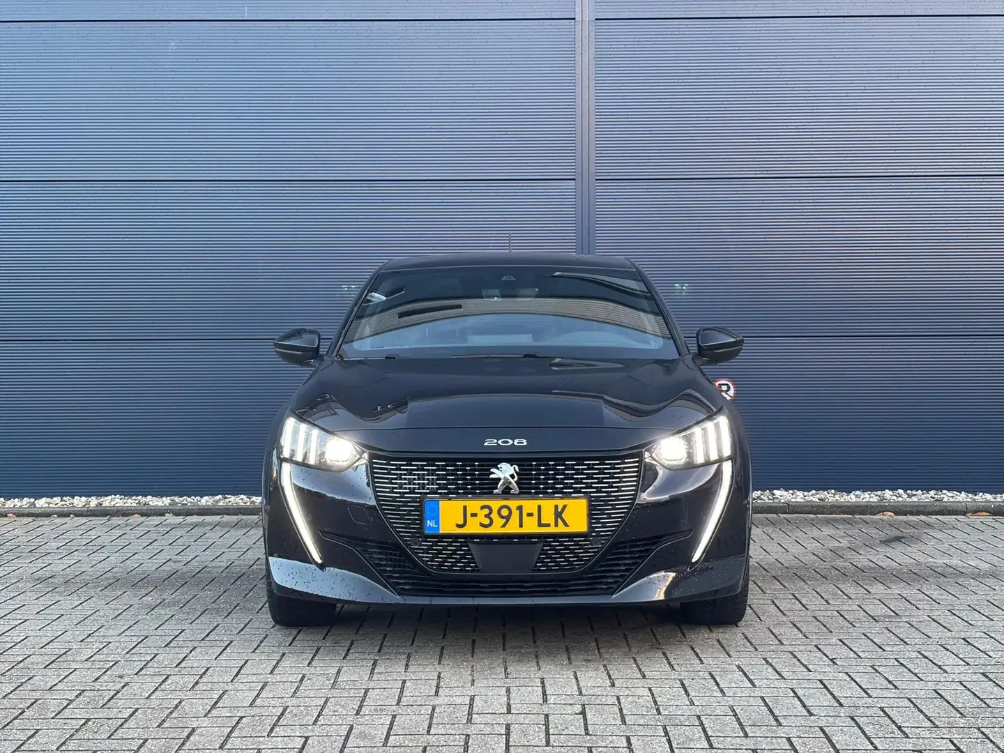 Peugeot 208 1.2 PureTech 130pk EAT8 | Bluetooth | Achteruitrij Zwart - 2