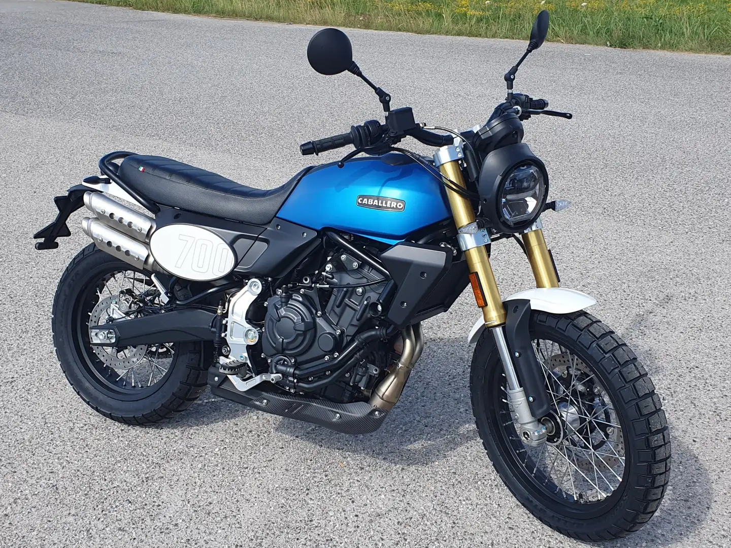 Fantic Caballero 700 Scrambler Bianco - 2