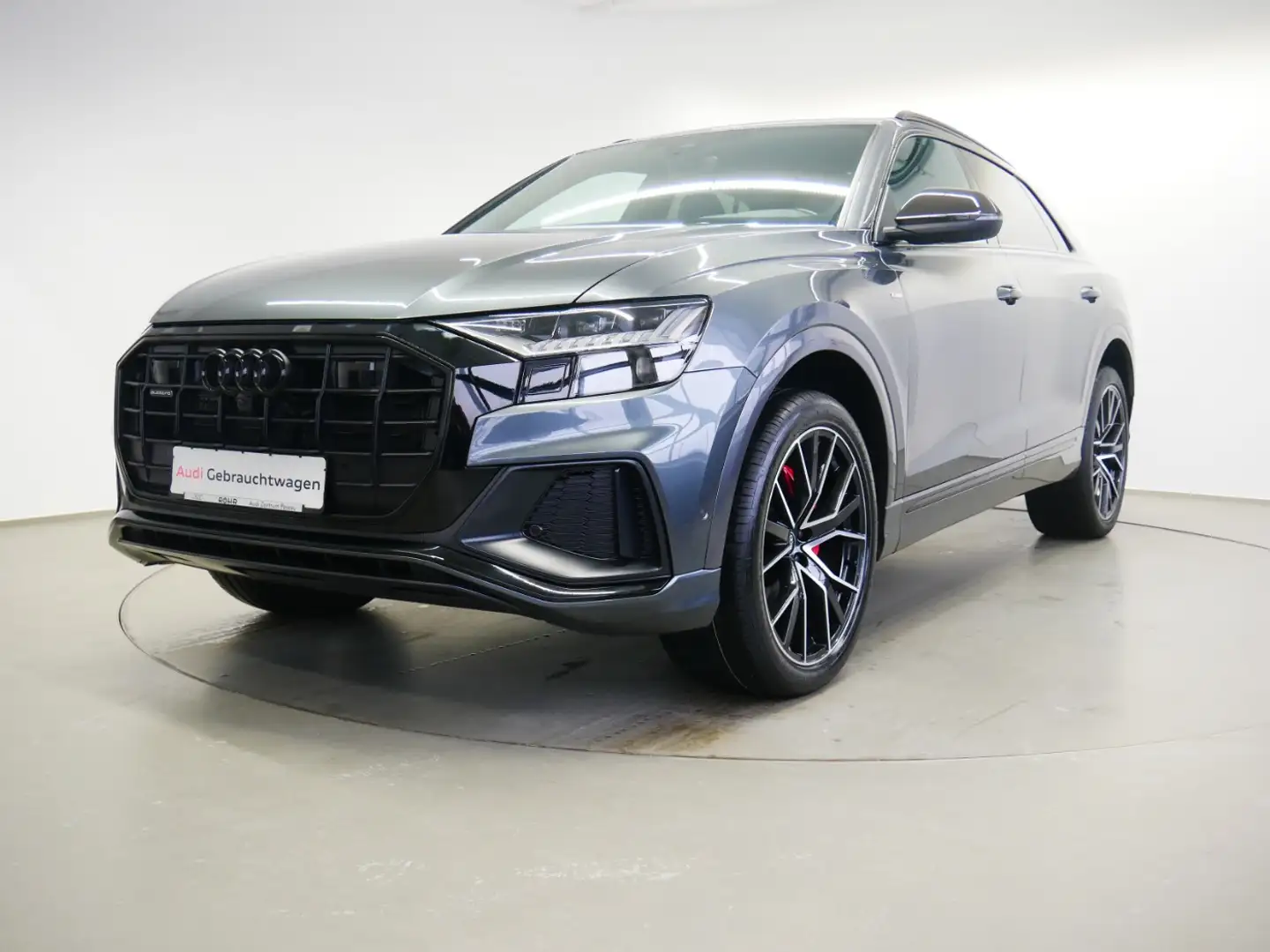 Audi Q8 45 TDI qu. S line comp.+ MATRIX AHK PANO Grau - 2