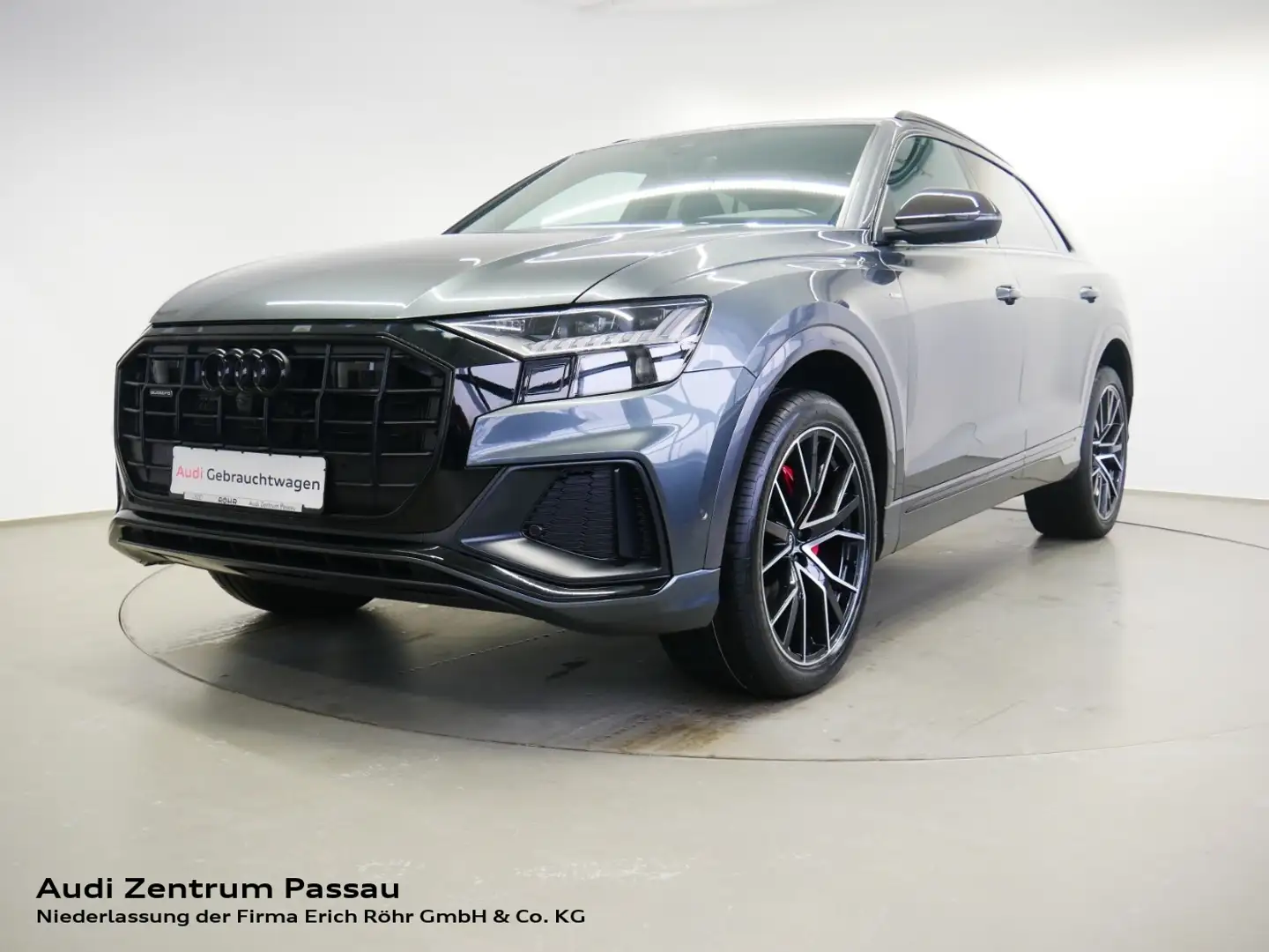 Audi Q8 45 TDI qu. S line comp.+ MATRIX AHK PANO Grau - 1