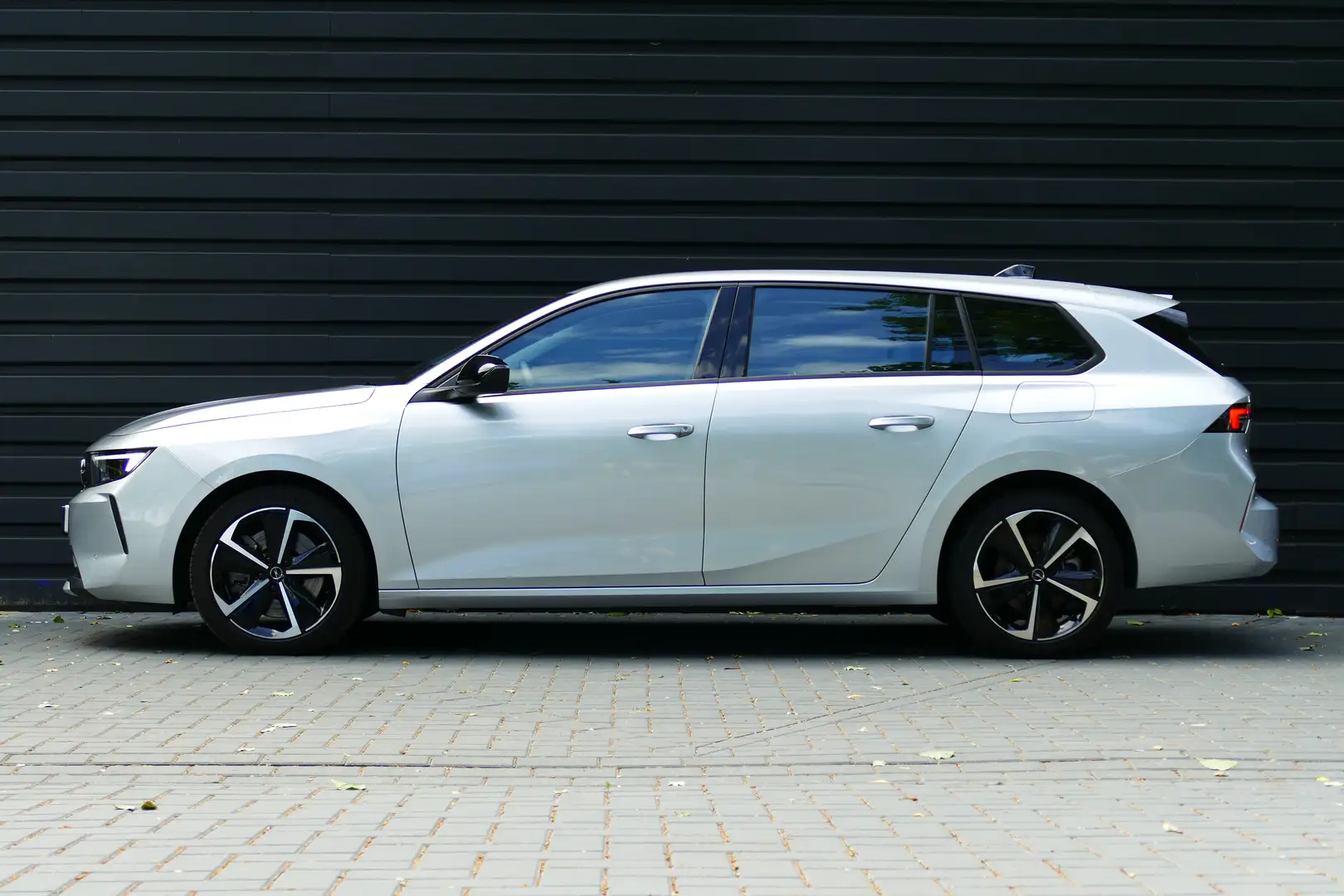 Opel Astra Sports Tourer 1.6 Hybrid 180pk Edition / NAVI (App Grijs - 2