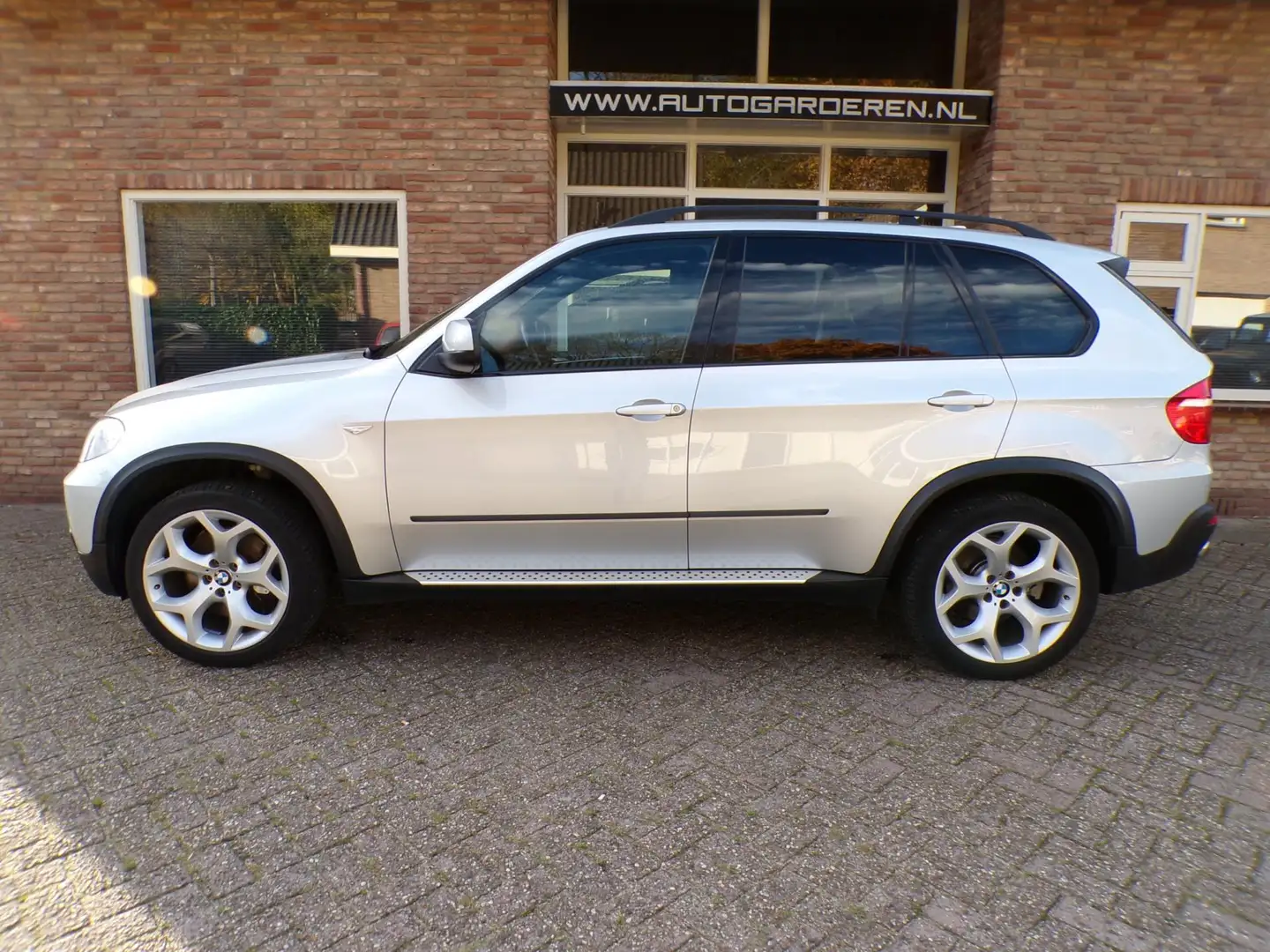 BMW X5 XDrive48i Automaat / Navi / Leder / Panoramadak / Grijs - 2