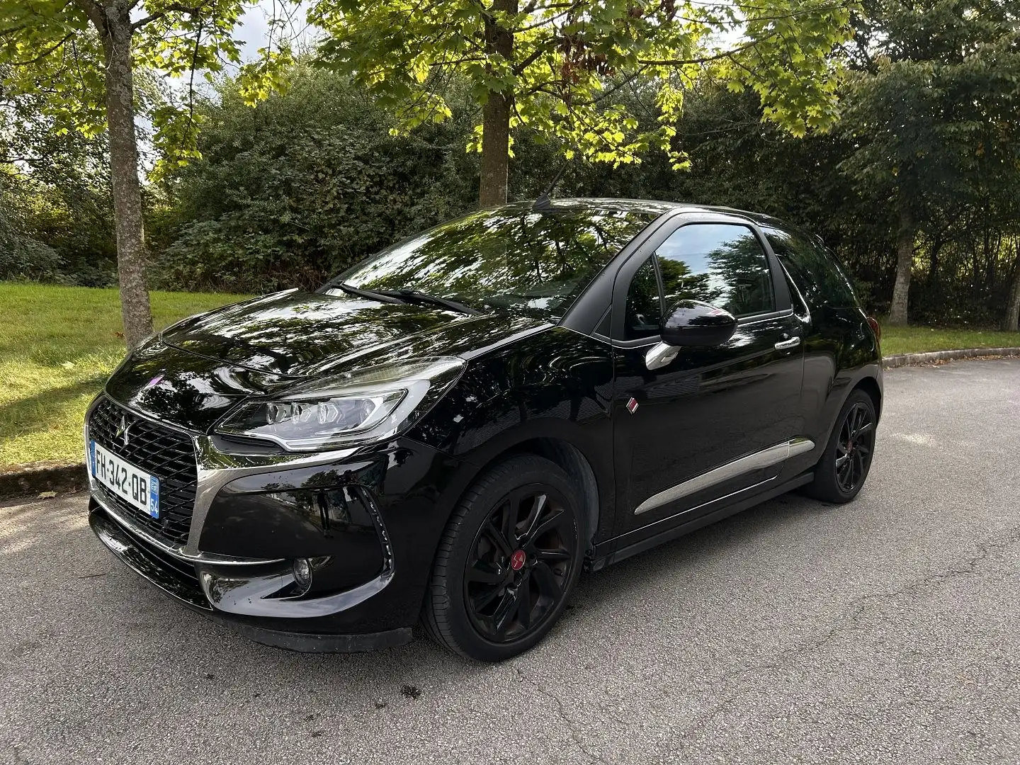 DS Automobiles DS 3 PURETECH 110CH PERFORMANCE LINE S\u0026S Schwarz - 1