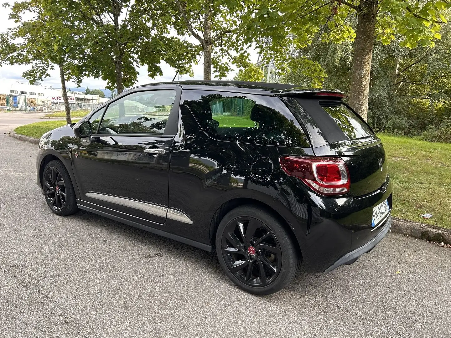 DS Automobiles DS 3 PURETECH 110CH PERFORMANCE LINE S\u0026S Schwarz - 2