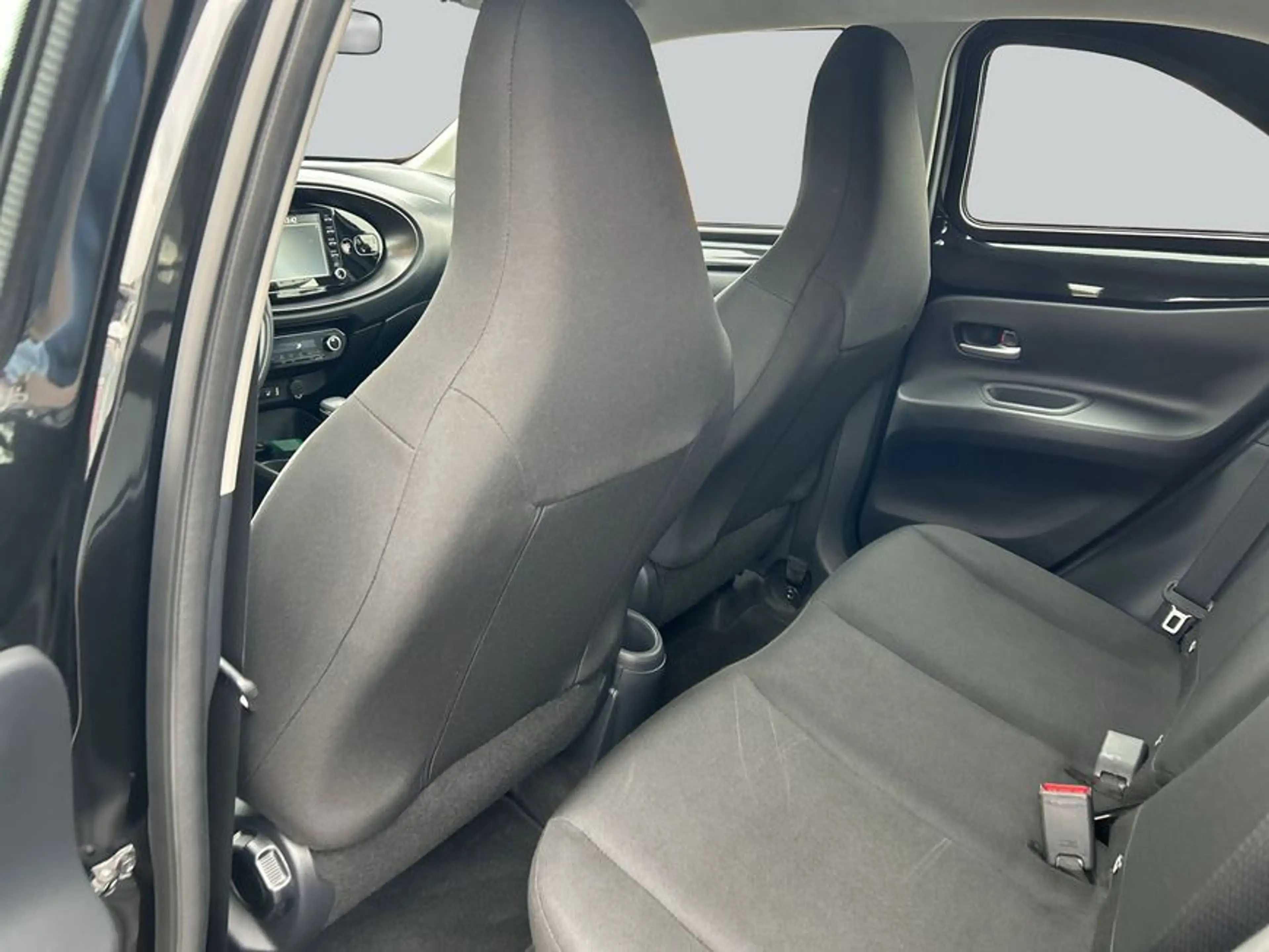 Toyota Aygo X X 1.0 S-CVT Play — photo 11