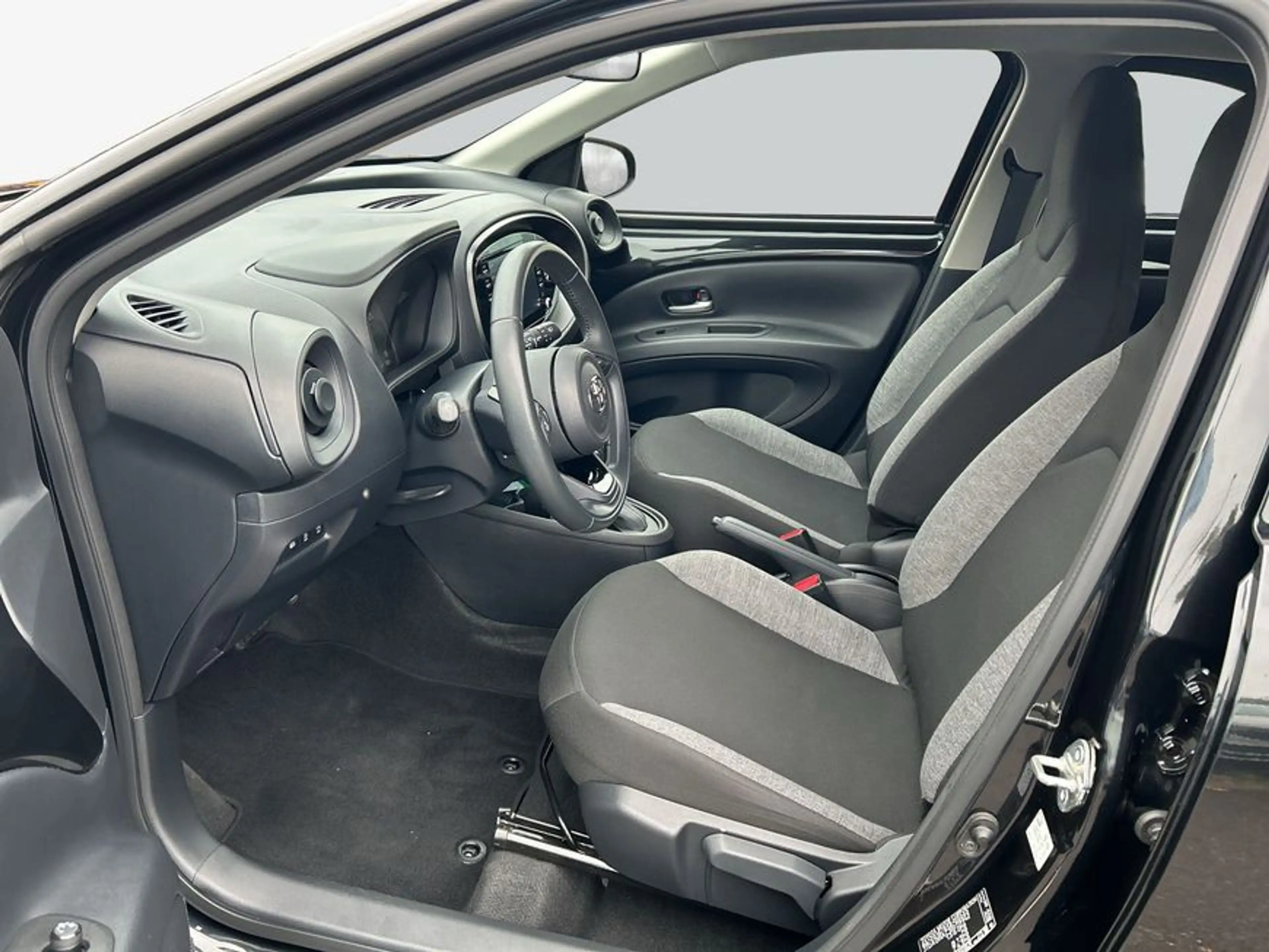 Toyota Aygo X X 1.0 S-CVT Play — photo 9