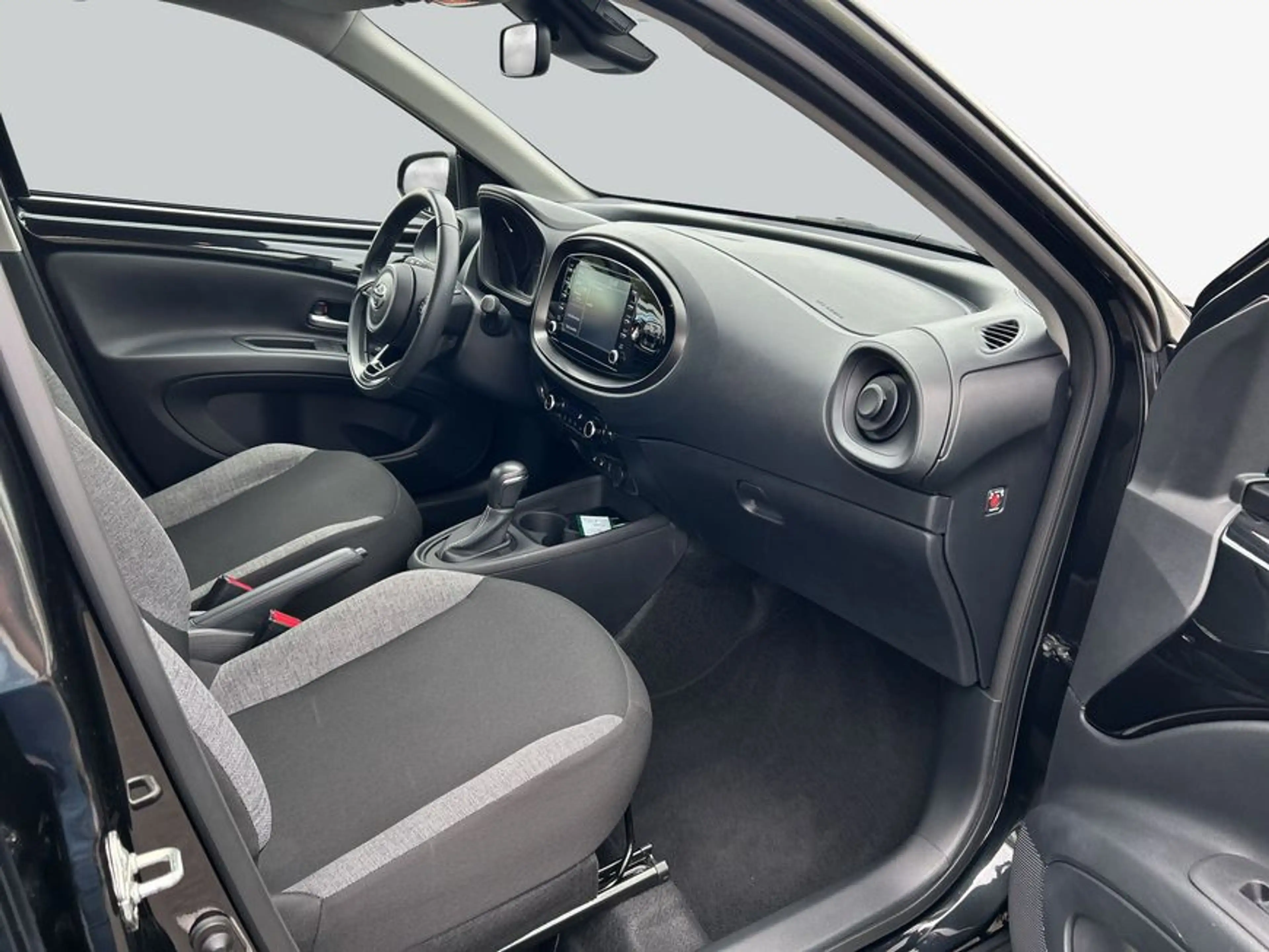 Toyota Aygo X X 1.0 S-CVT Play — photo 12