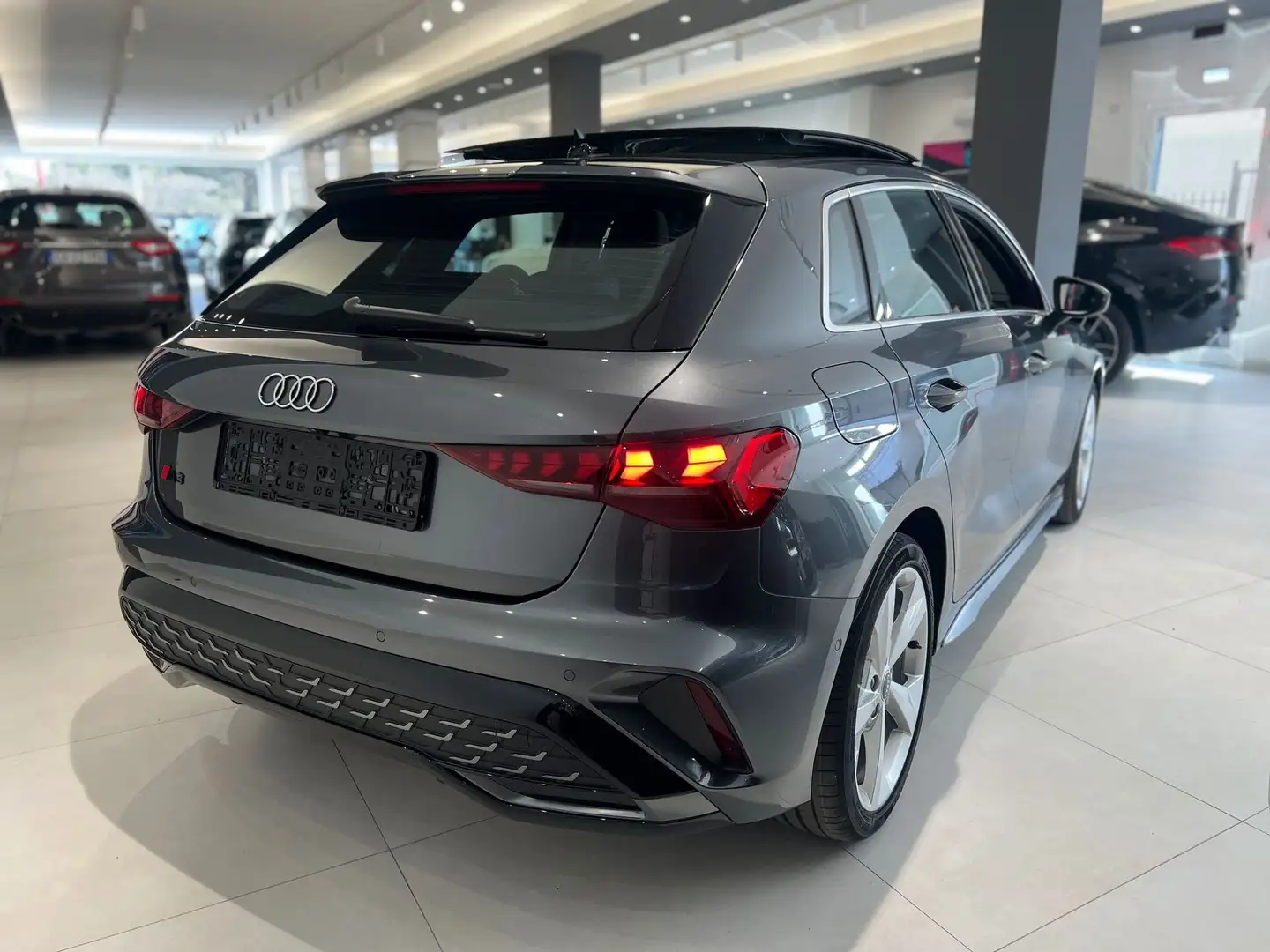 Audi A3 Sportback 35 2.0 tdi S line edition s-tronic Gris - 2