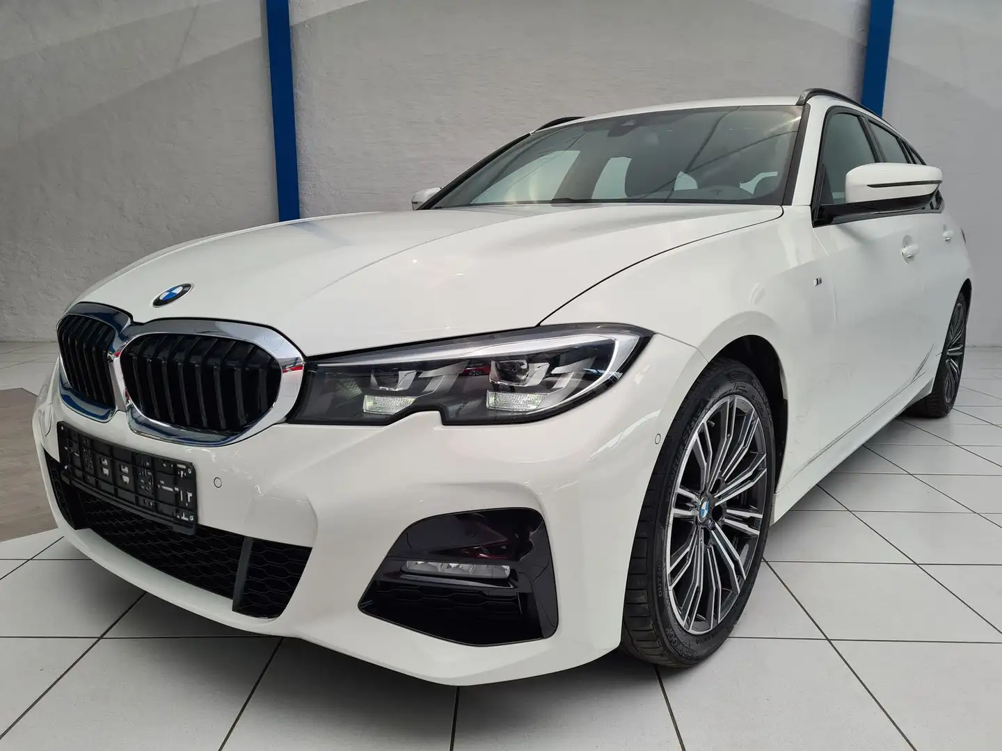 BMW 320 d | M Sport | M-Paket | Live Cockpit | SHZ Bianco - 2