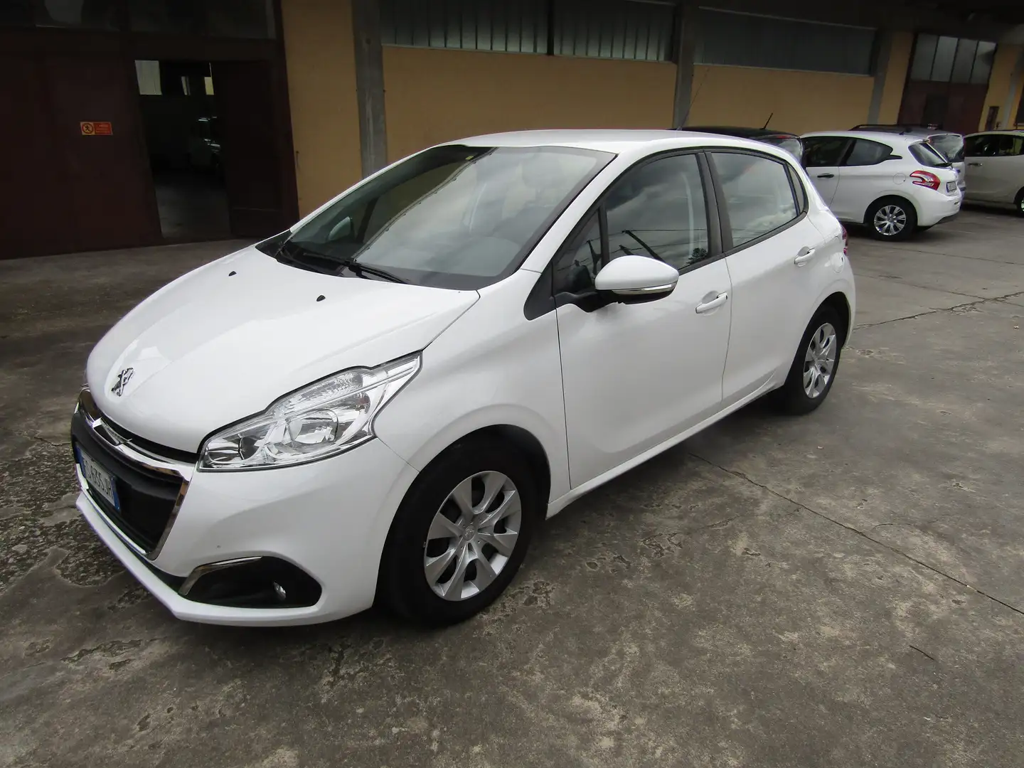 Peugeot 208 5p 1.6 hdi 75cv van Blanco - 2