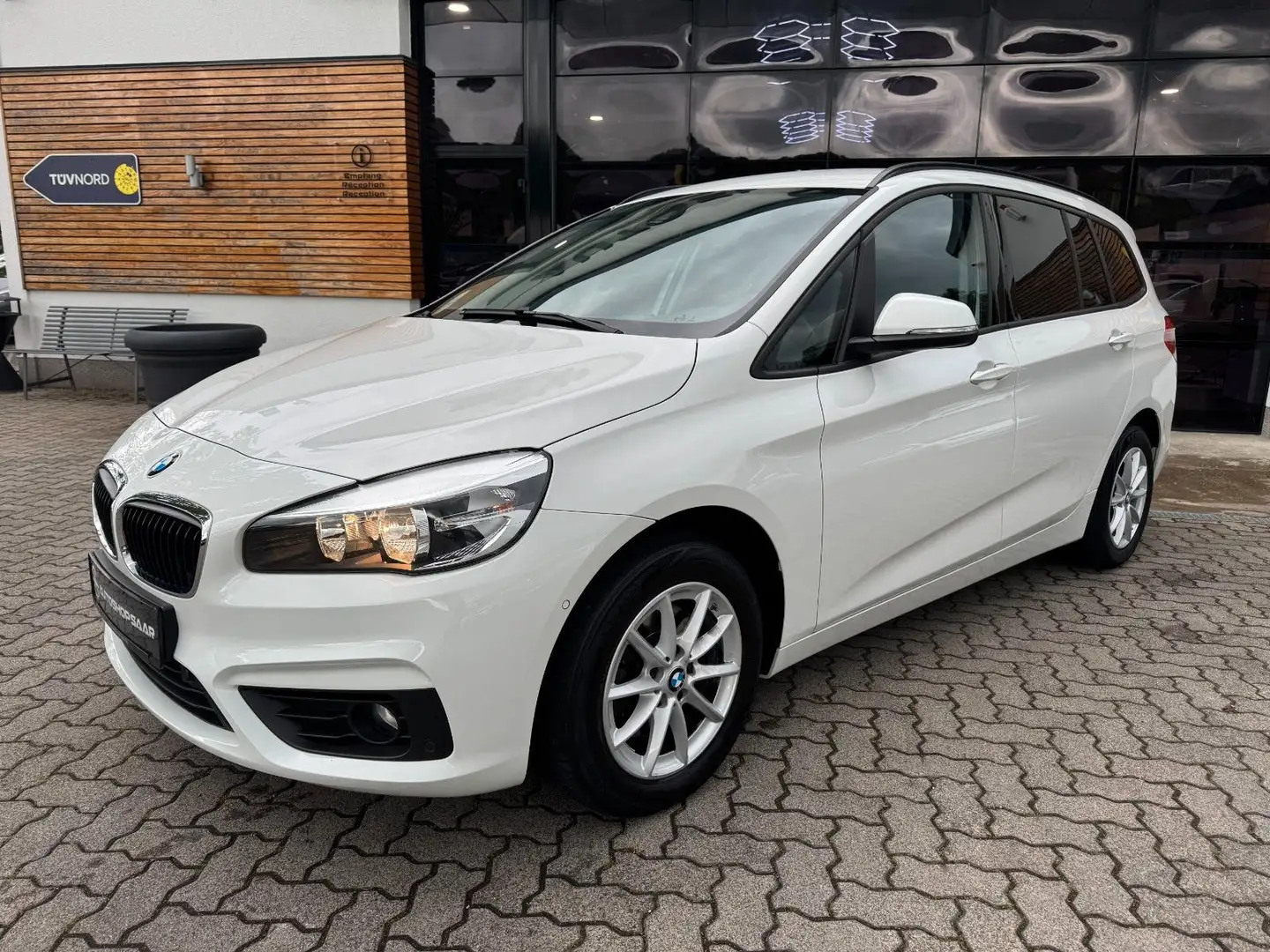 BMW 218 218 i Gran Tourer  Advantage Automatik Weiß - 2