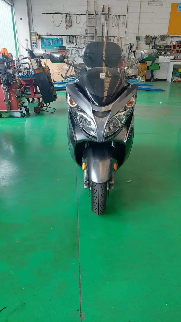 Suzuki Burgman 400 AN 400 Šedá - 1