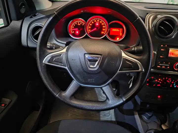 Dacia Logan 2017, foto 12