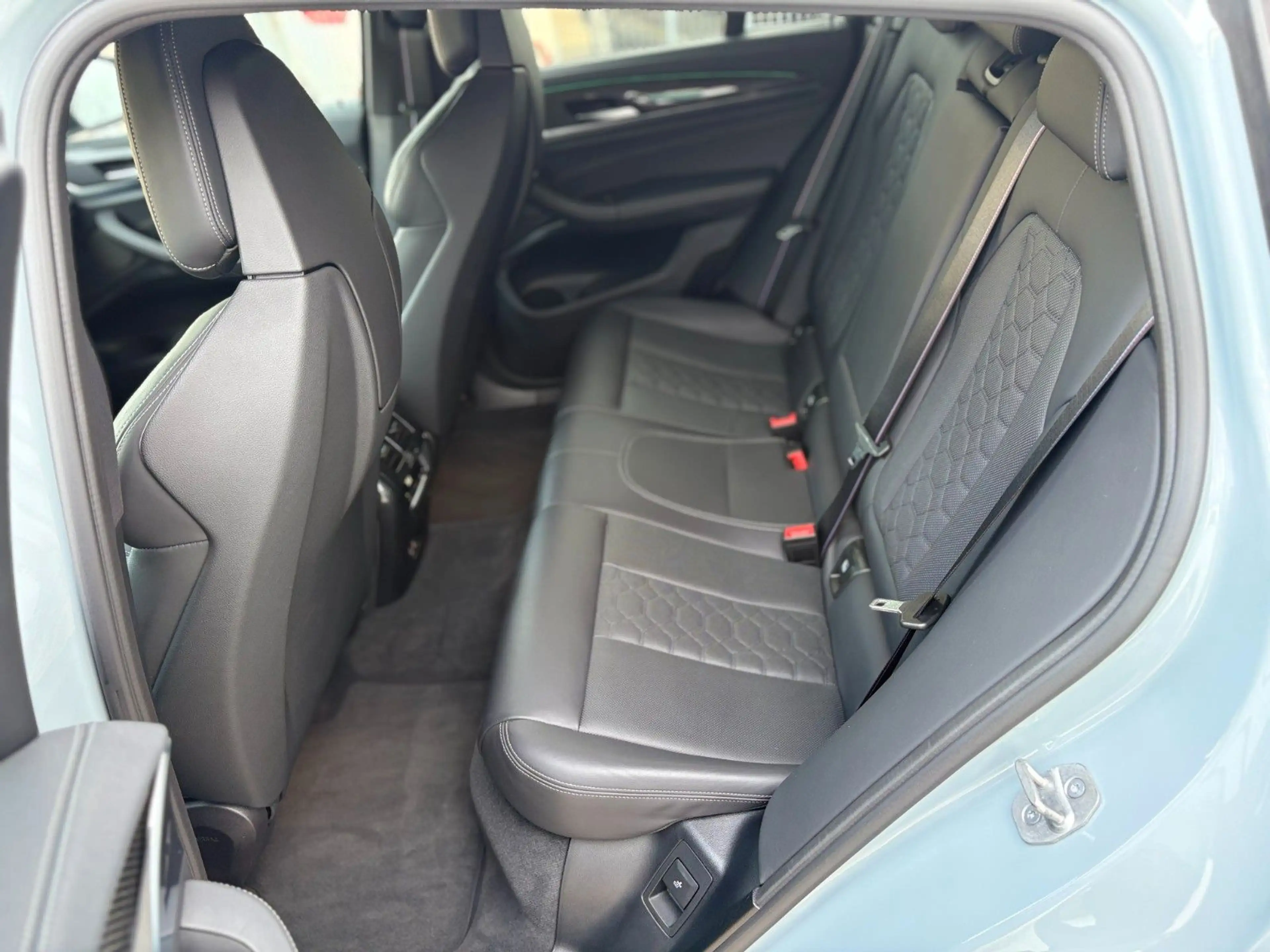 BMW X4 M Competition Drivers Package 2. Hand — photo 14