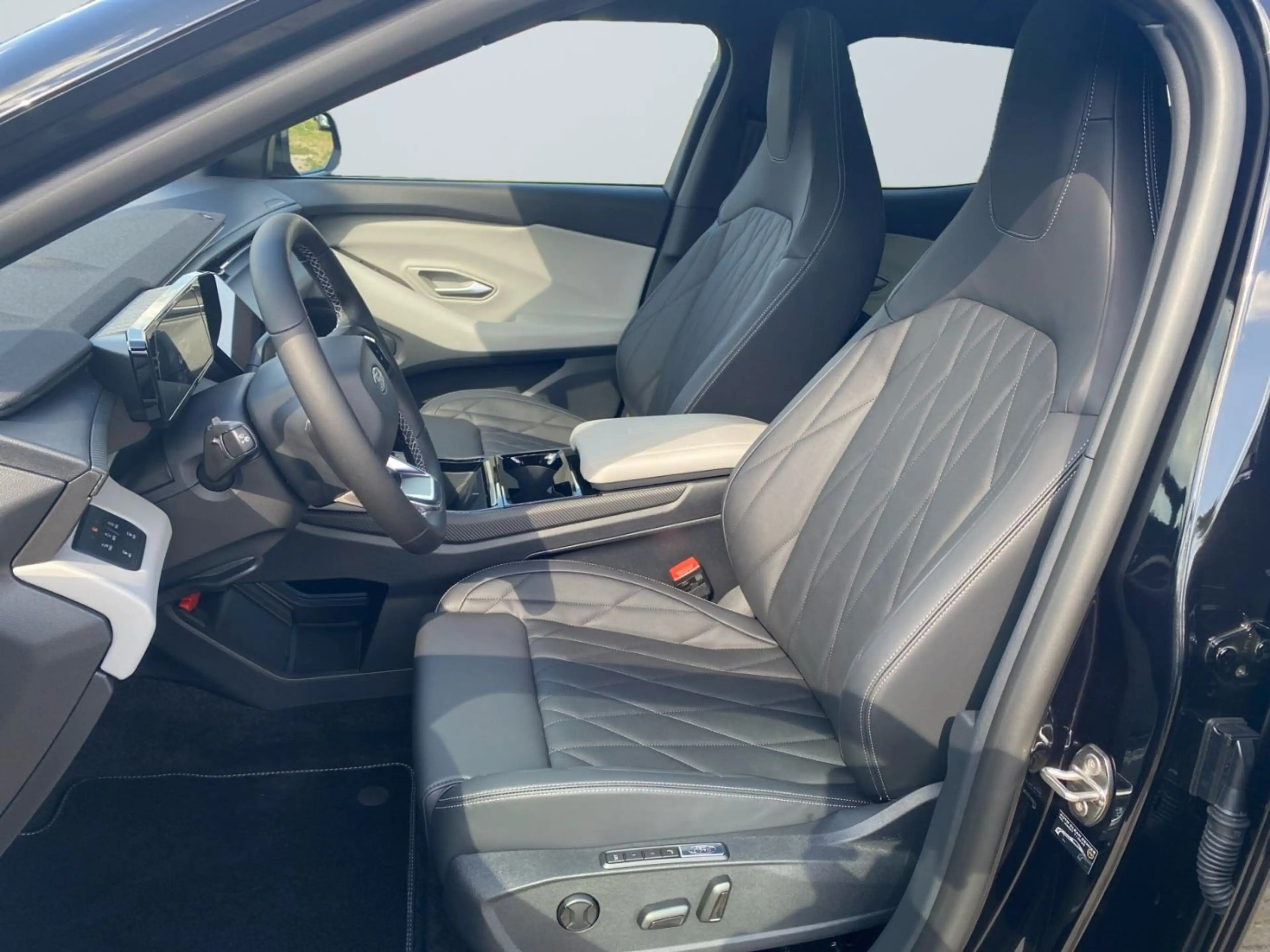 Ford Explorer Premium AWD Wärmepumpe+360-Grad-Kamera — photo 11