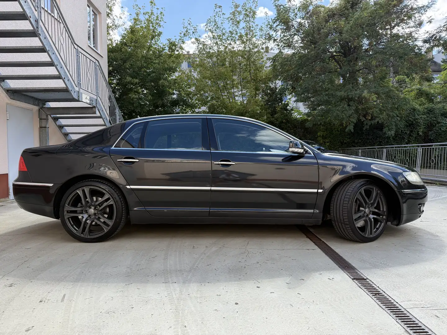 Volkswagen Phaeton V8 4Motion AT mit Klima/Navi/PDC V&H/Alus 20Zoll/ Schwarz - 2