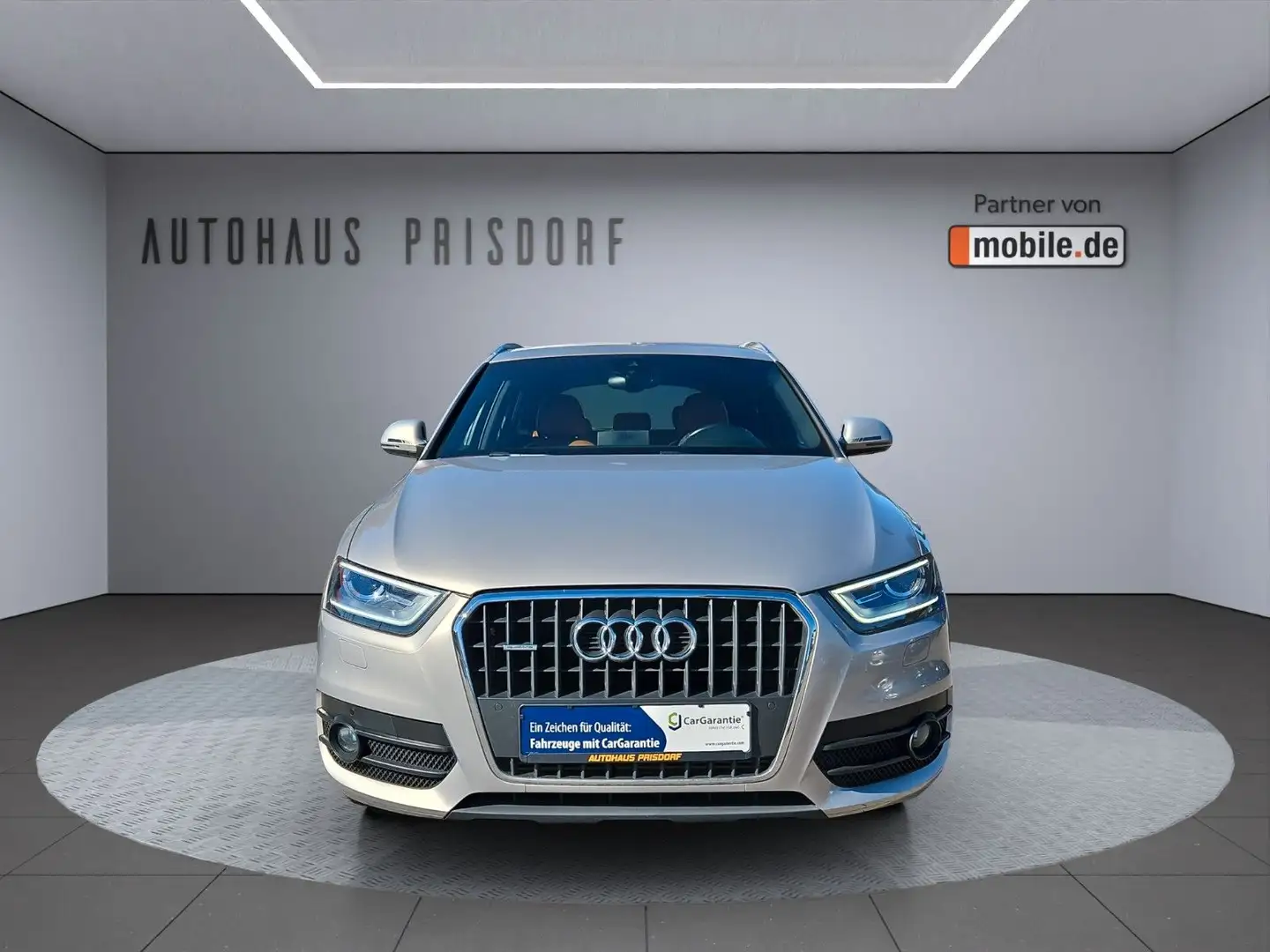 Audi Q3 2.0 TFSI quattro/Leder/Stronic/Side Assist/ Бежевий - 2
