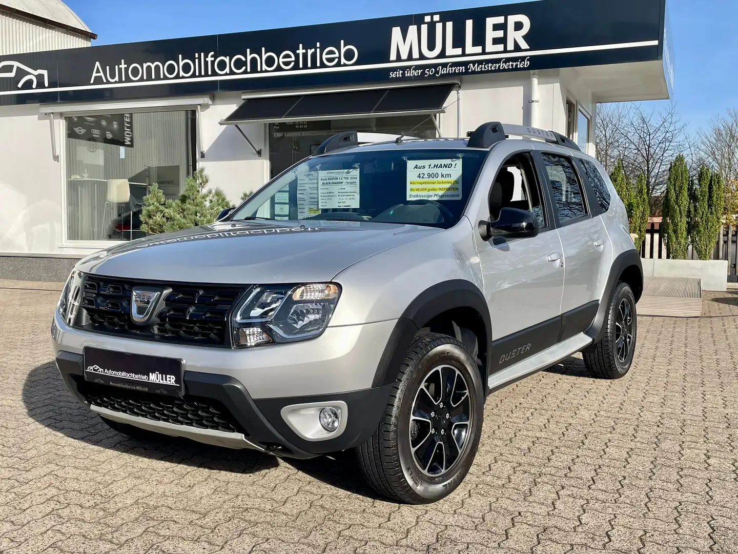 Dacia Duster Duster 1.2 "Black-Shadow"NAVI+Klima+Sitzhzg.+1.HD Grau - 1