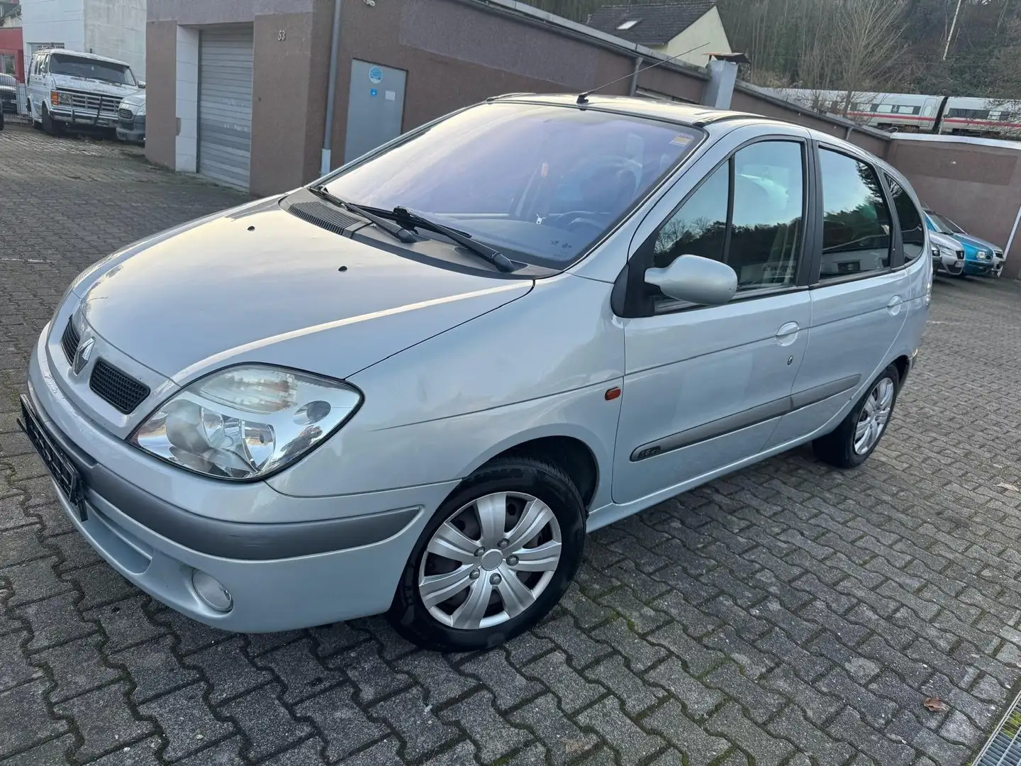 Renault Scenic Scenic 1.6 16V Dynamique*Inspektion+Tüv Neu** Grijs - 1