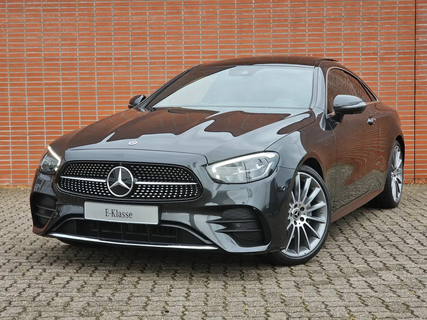 Mercedes-Benz E 200 E Coupé AMG Line | Panoramadak | Dodehoek-assisten Grey - 2
