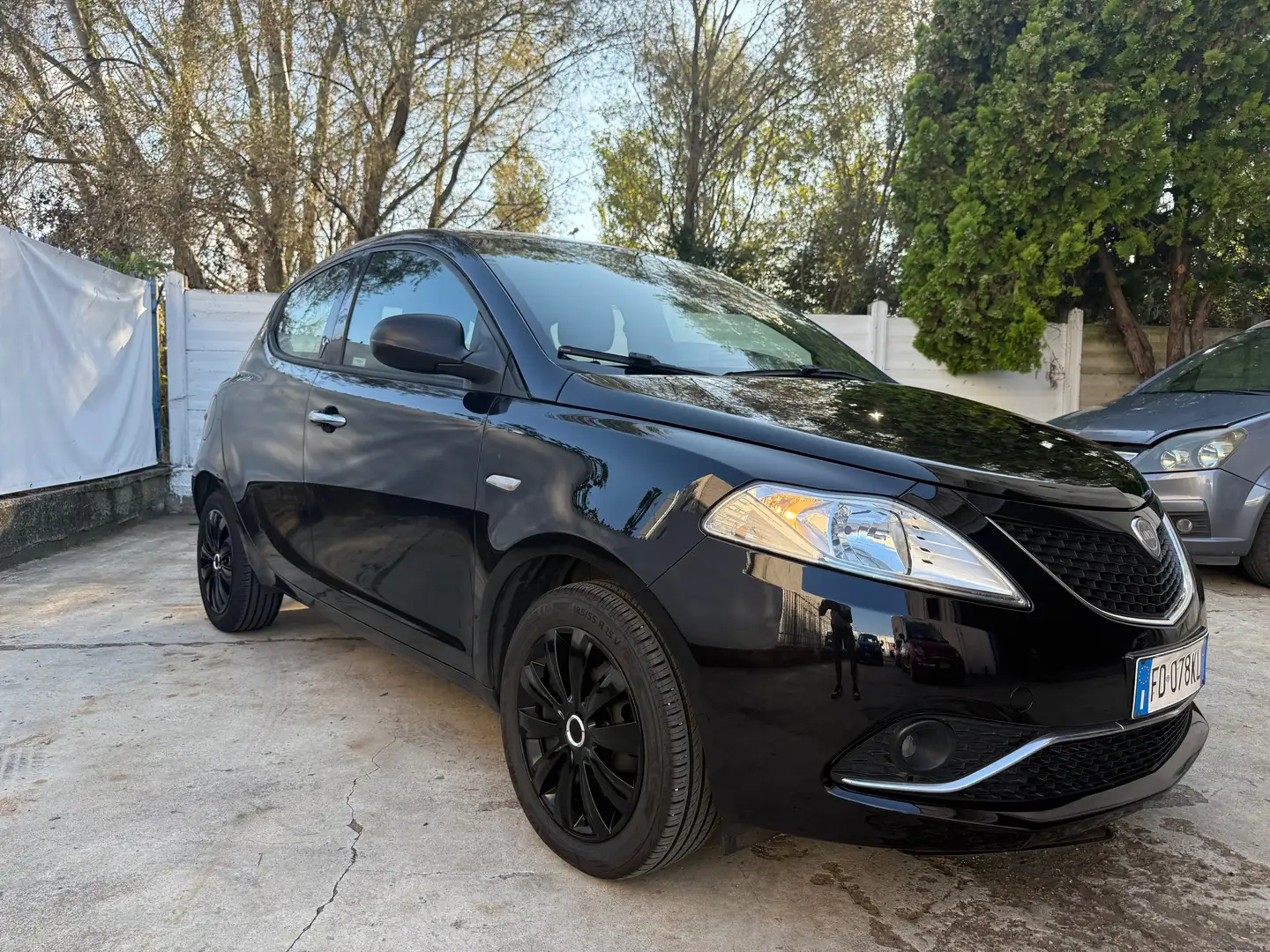 Lancia Ypsilon Ypsilon III 2015 1.2 Silver 69cv Noir - 2