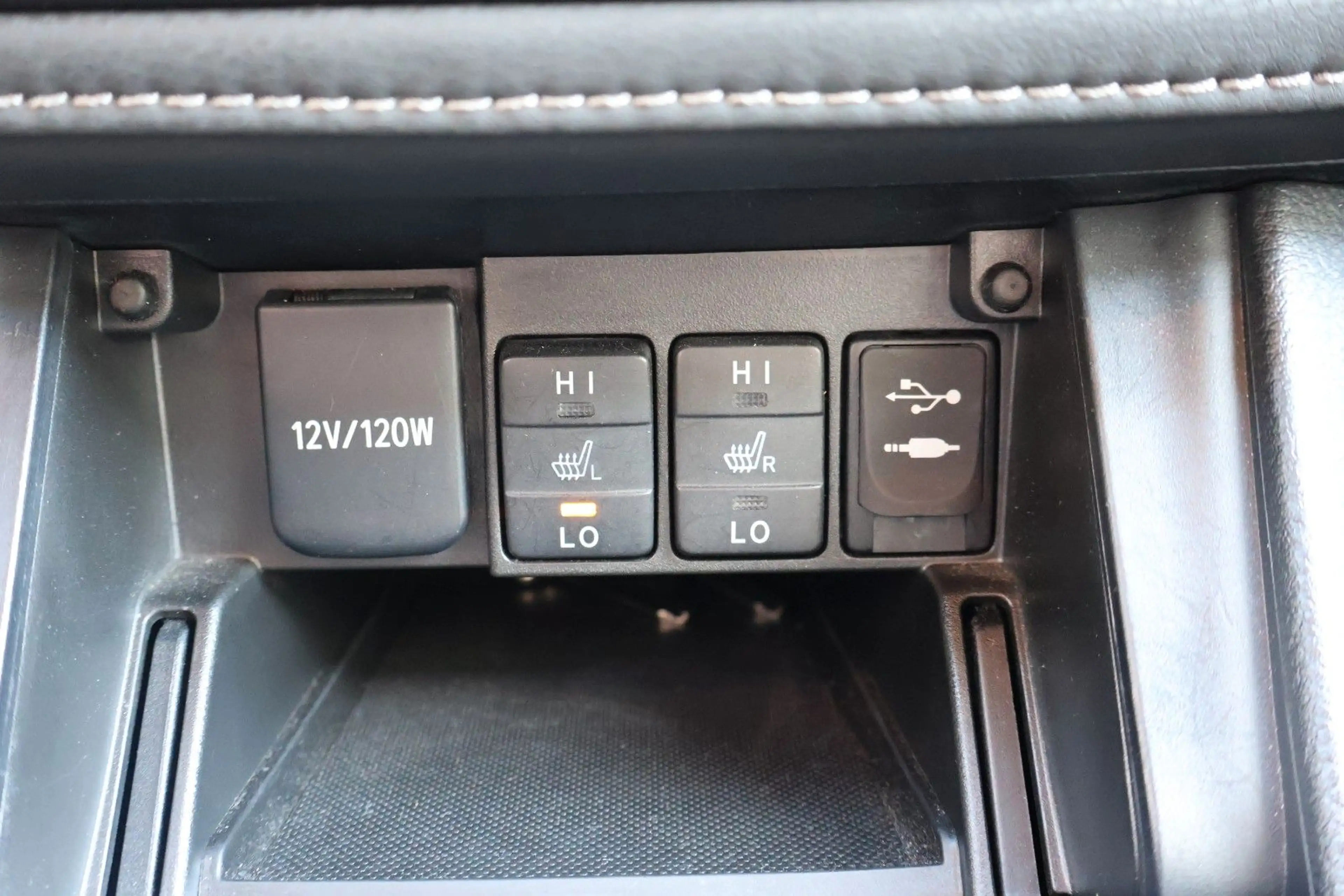 Toyota Auris Touring Sports Design Edition AHK/Kamera — photo 28