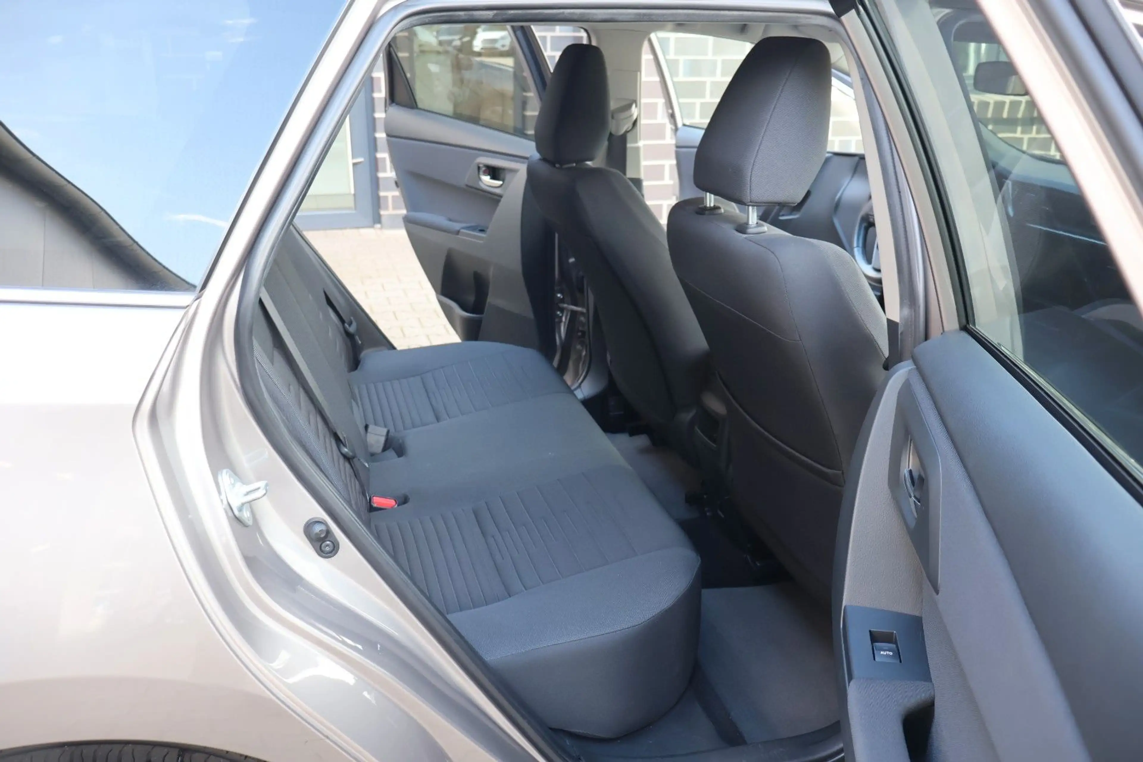 Toyota Auris Touring Sports Design Edition AHK/Kamera — photo 17