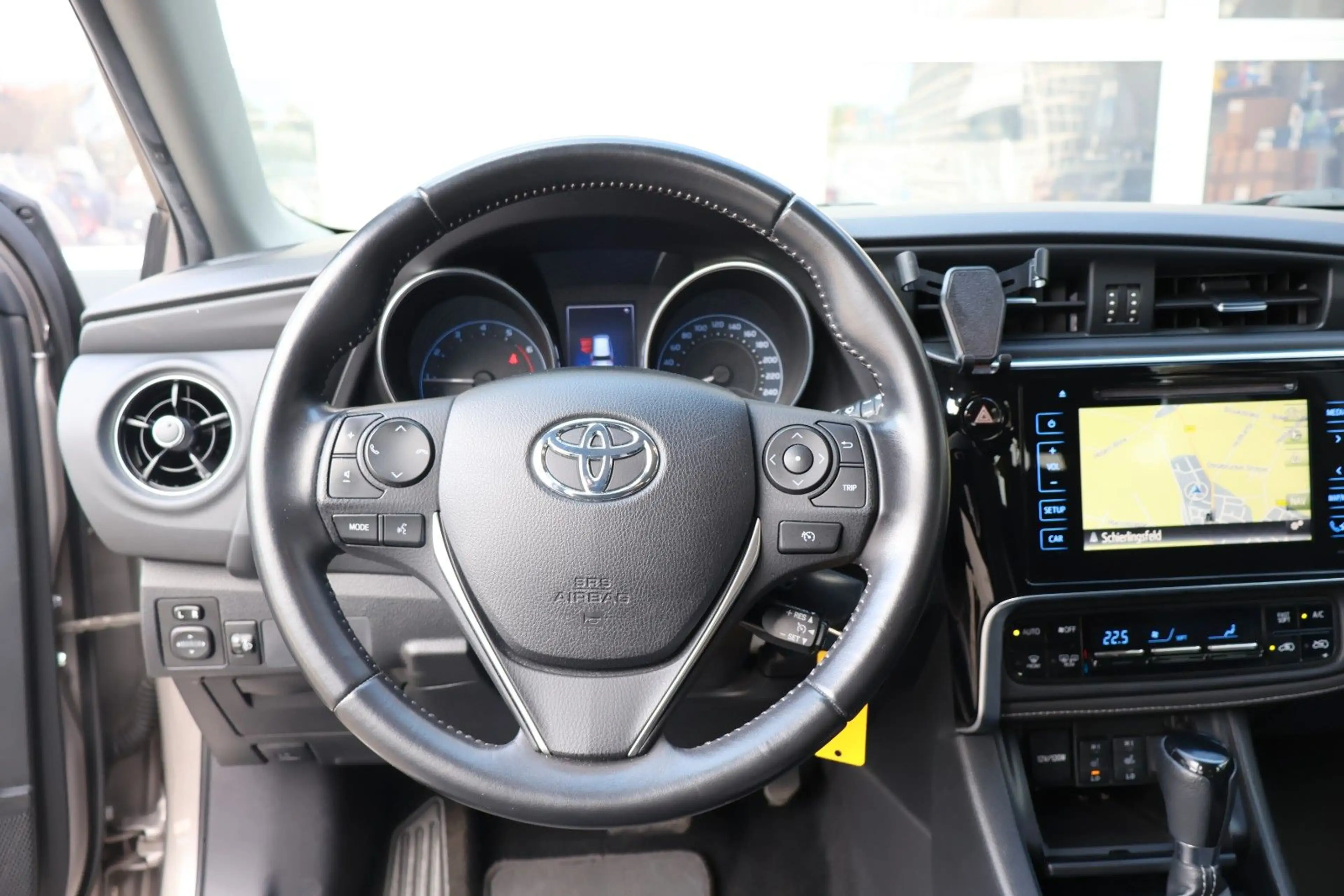 Toyota Auris Touring Sports Design Edition AHK/Kamera — photo 41
