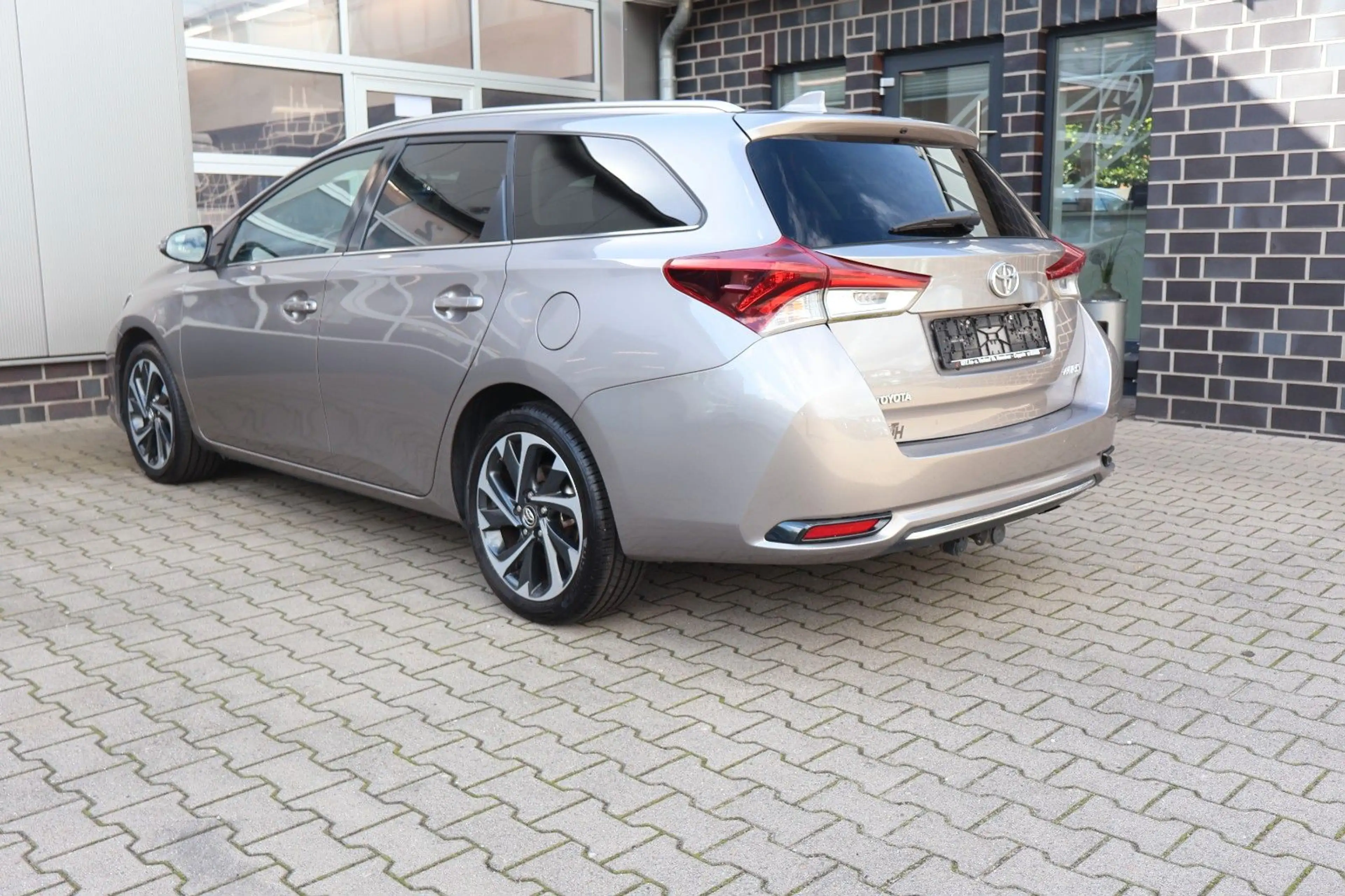 Toyota Auris Touring Sports Design Edition AHK/Kamera — photo 30
