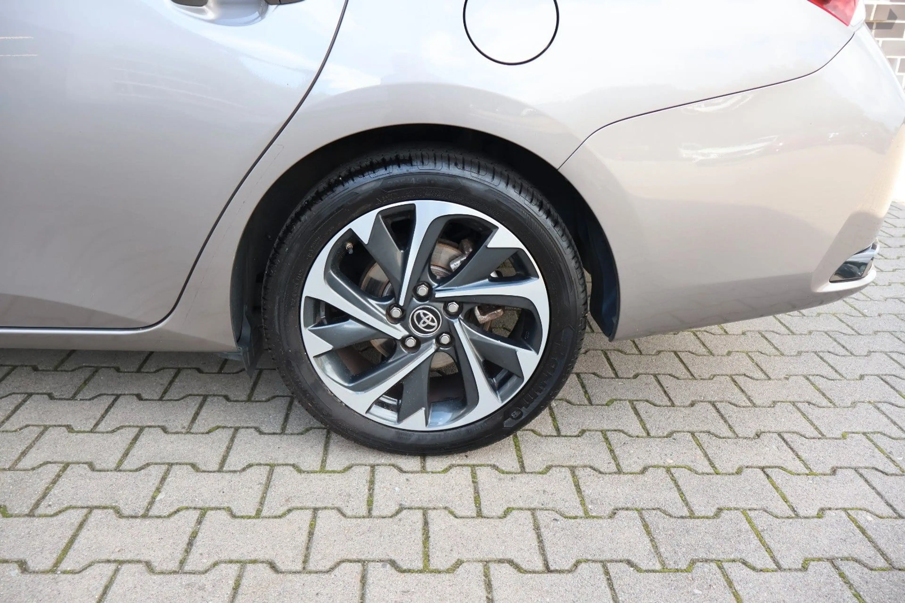 Toyota Auris Touring Sports Design Edition AHK/Kamera — photo 35