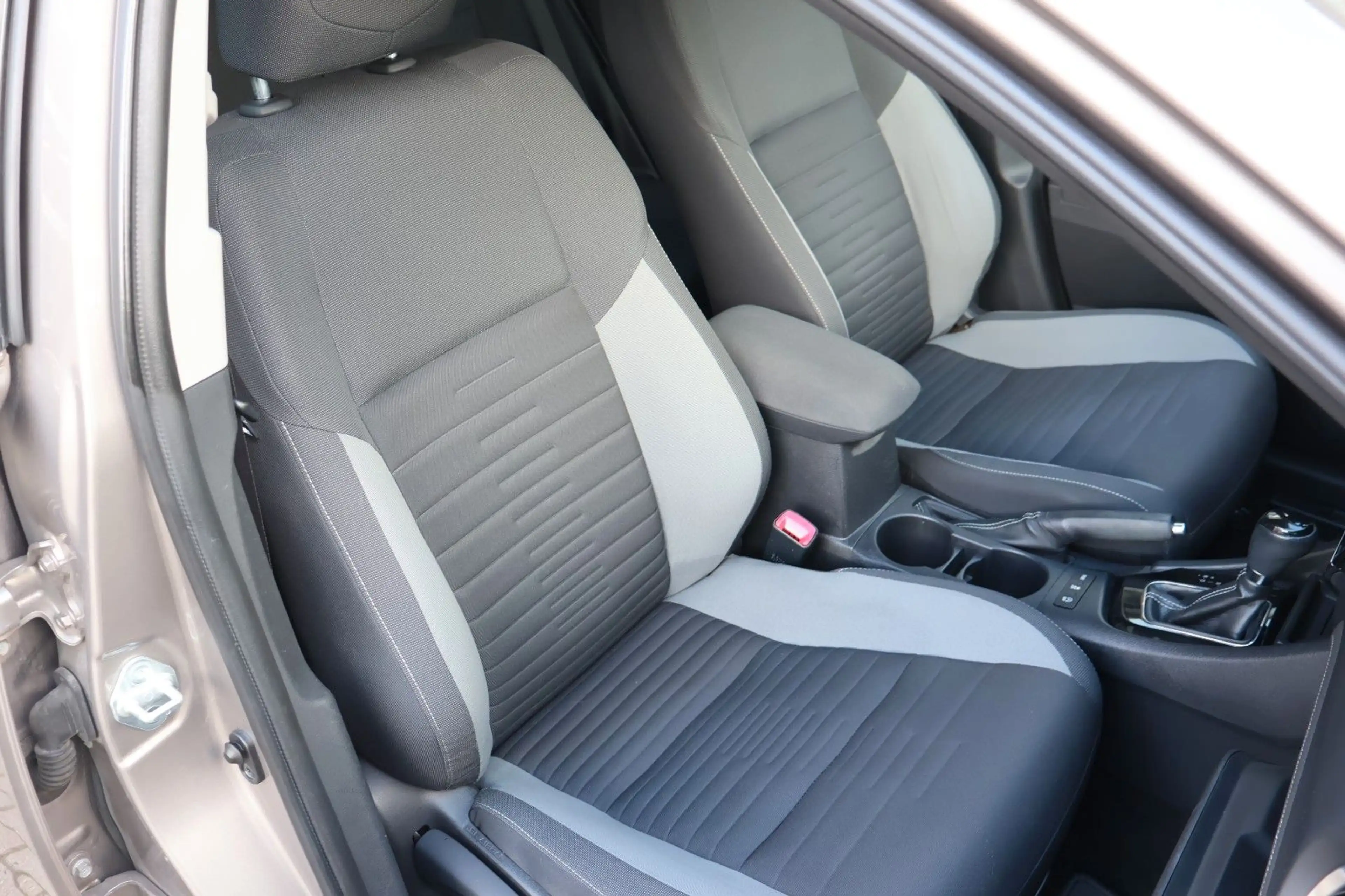 Toyota Auris Touring Sports Design Edition AHK/Kamera — photo 9