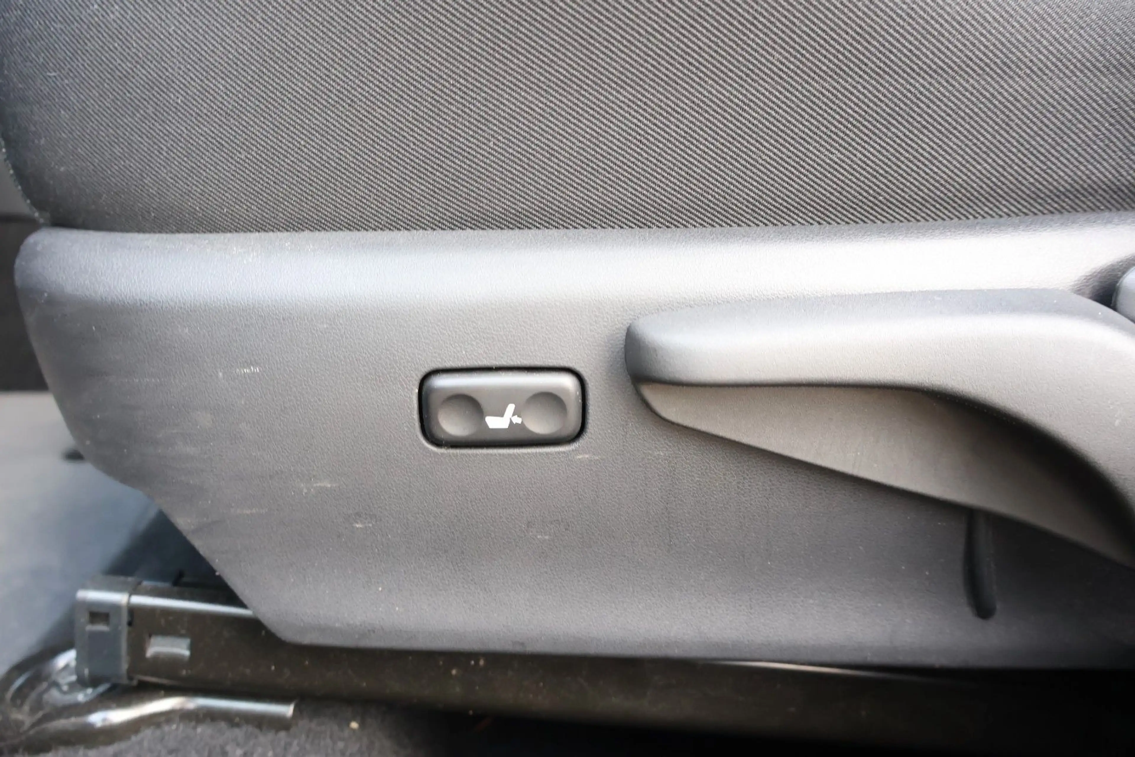 Toyota Auris Touring Sports Design Edition AHK/Kamera — photo 38