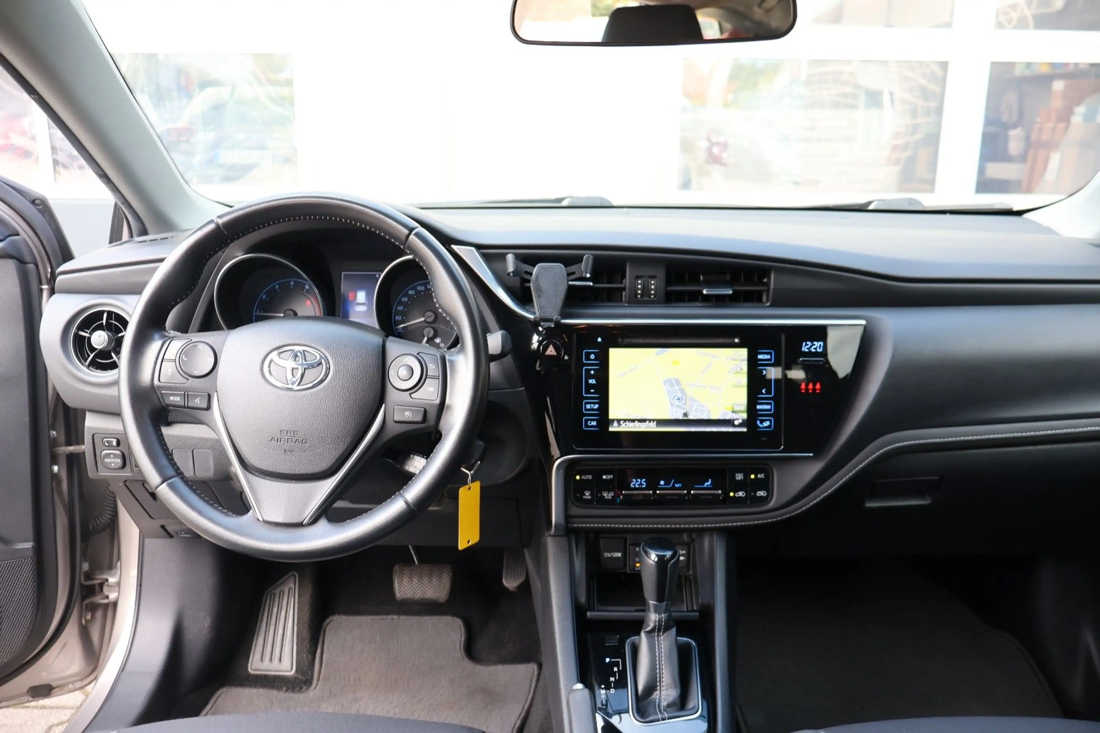Toyota Auris Touring Sports Design Edition AHK/Kamera — photo 40