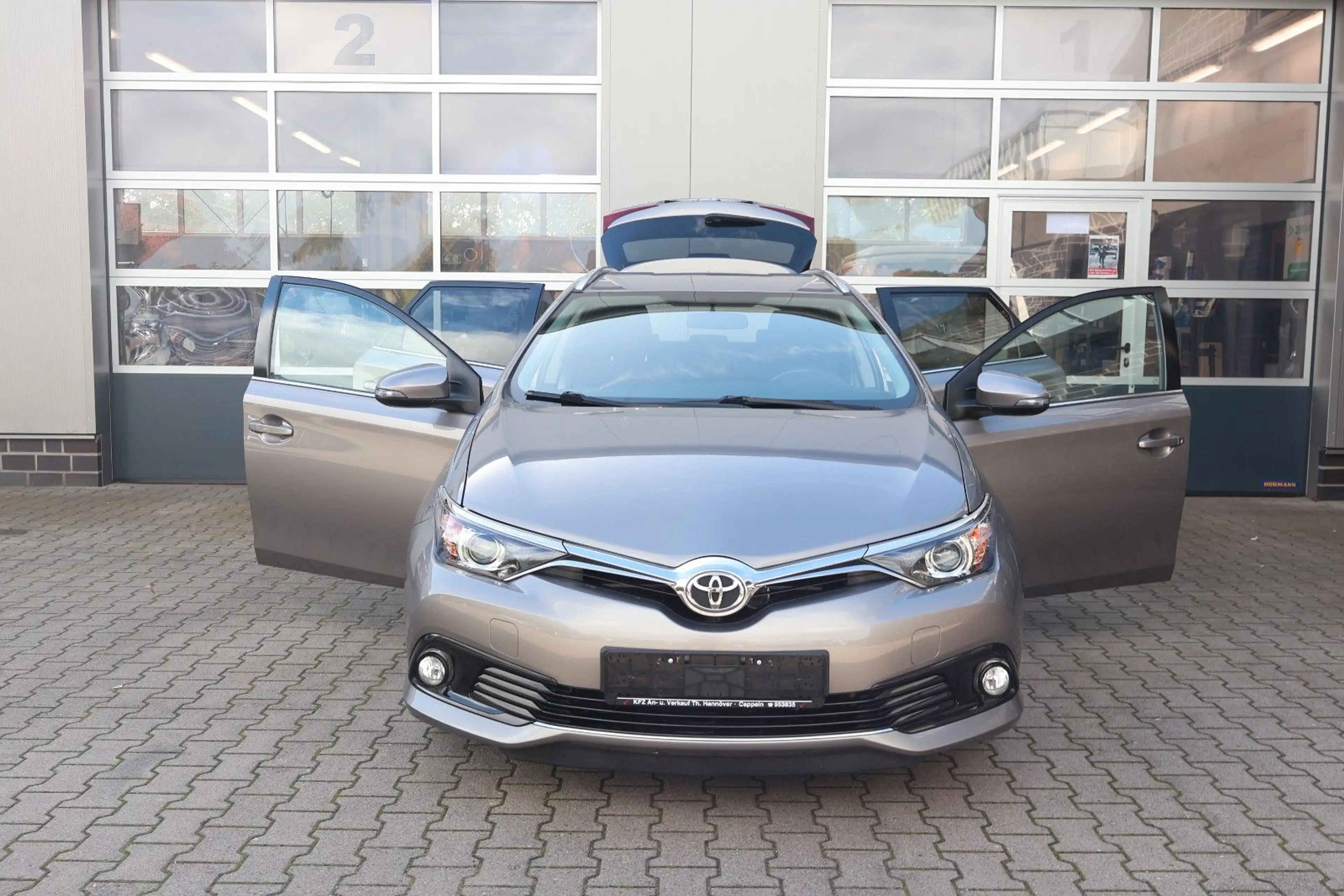 Toyota Auris Touring Sports Design Edition AHK/Kamera — photo 13