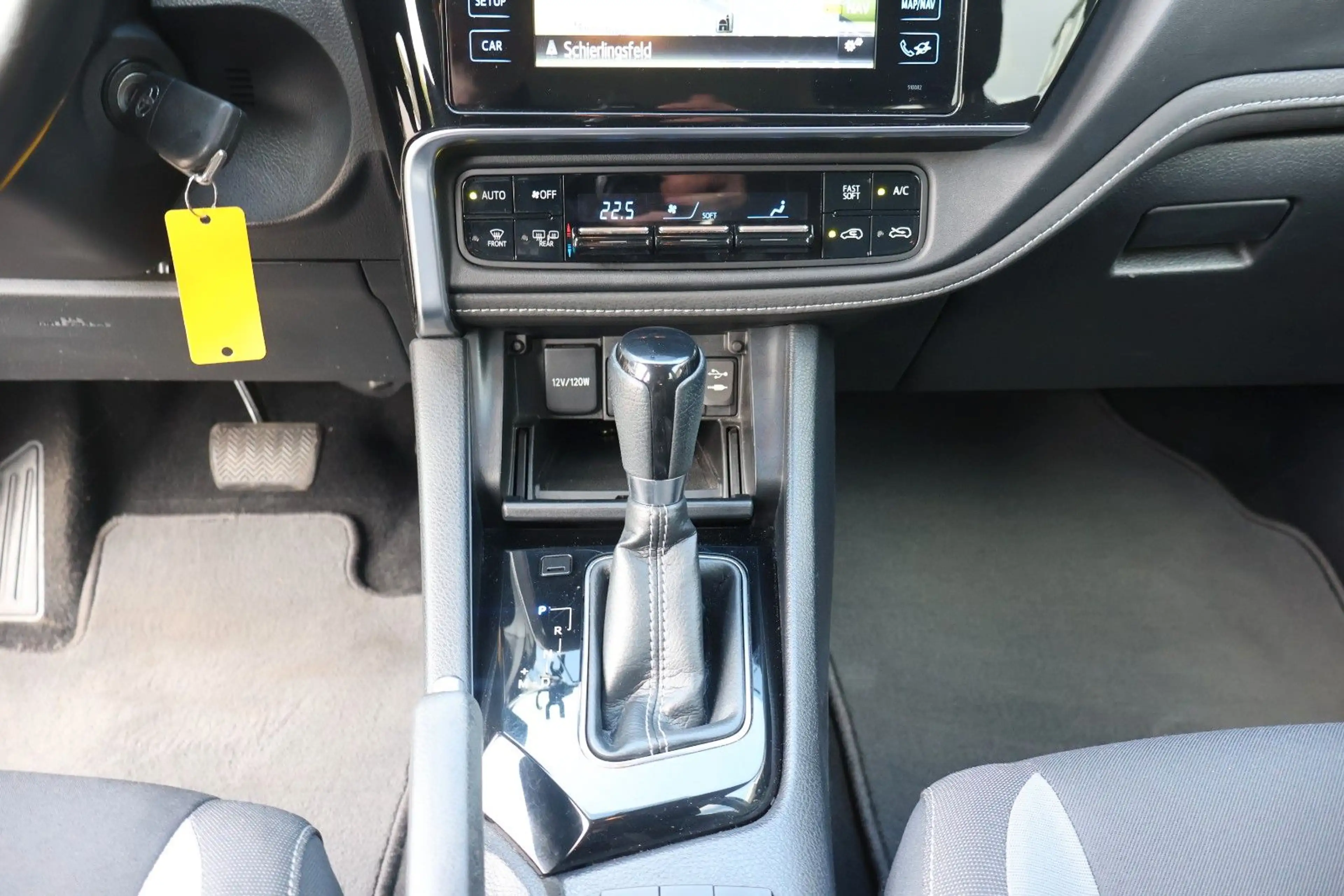 Toyota Auris Touring Sports Design Edition AHK/Kamera — photo 42