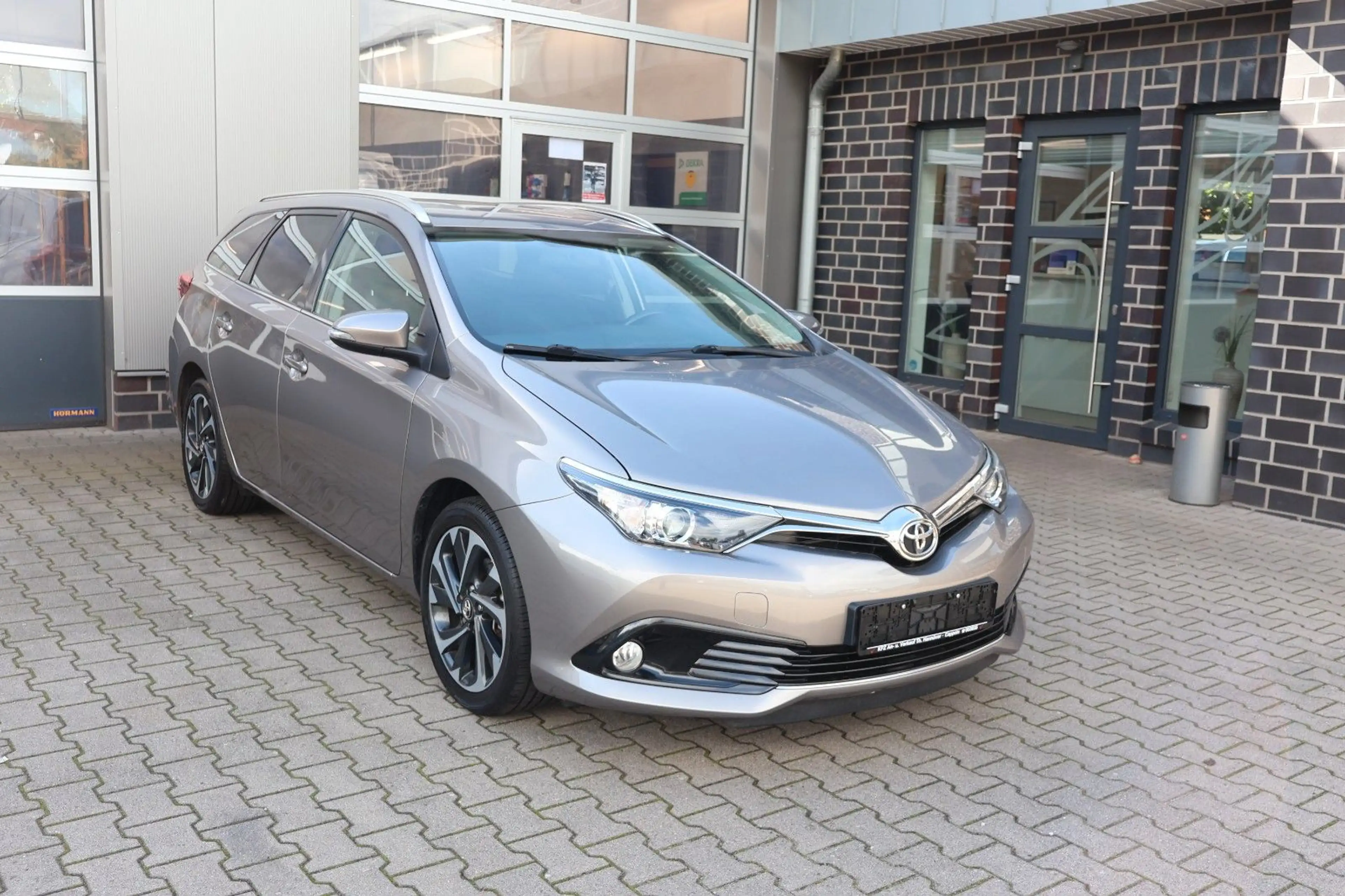 Toyota Auris Touring Sports Design Edition AHK/Kamera — photo 5