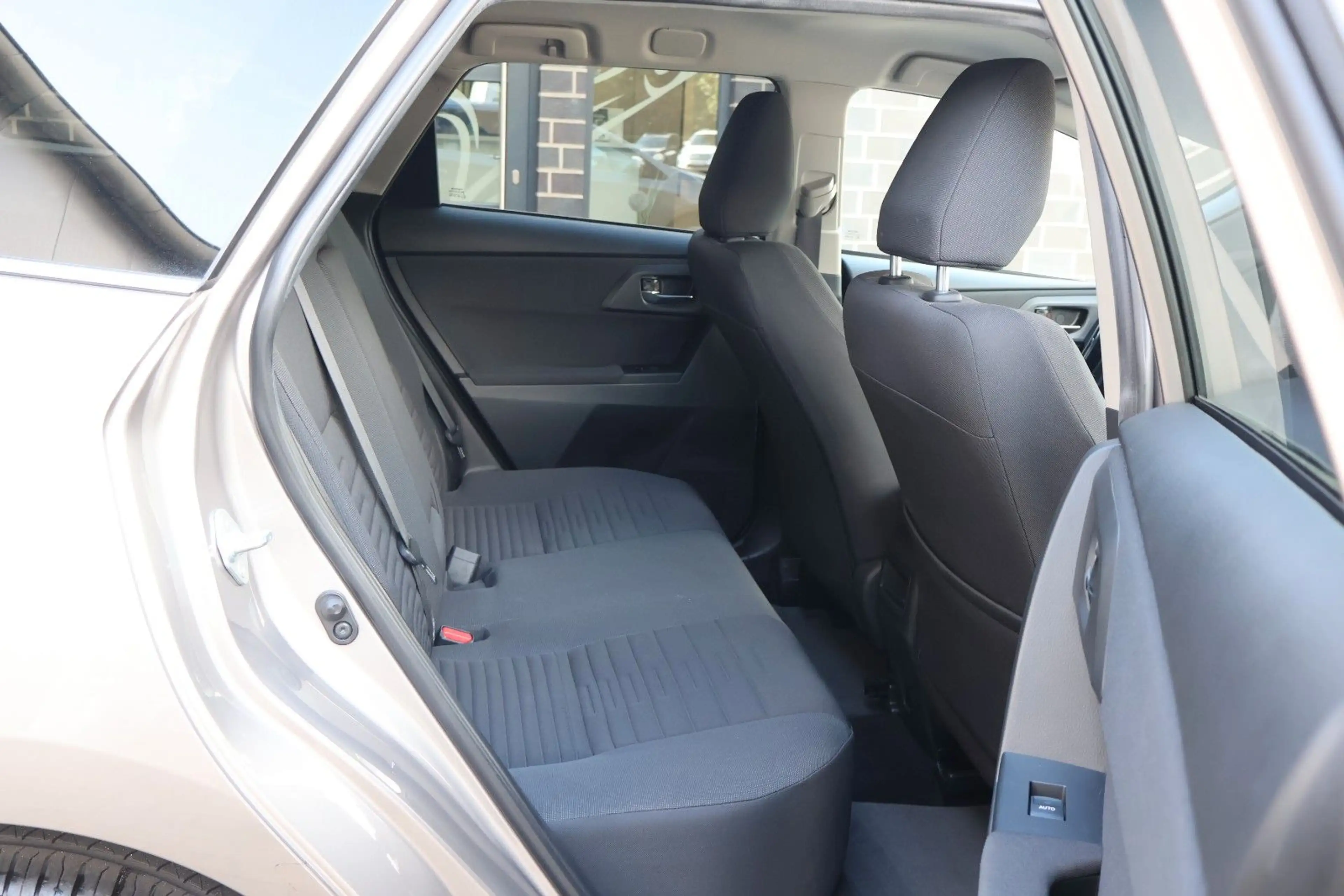 Toyota Auris Touring Sports Design Edition AHK/Kamera — photo 11