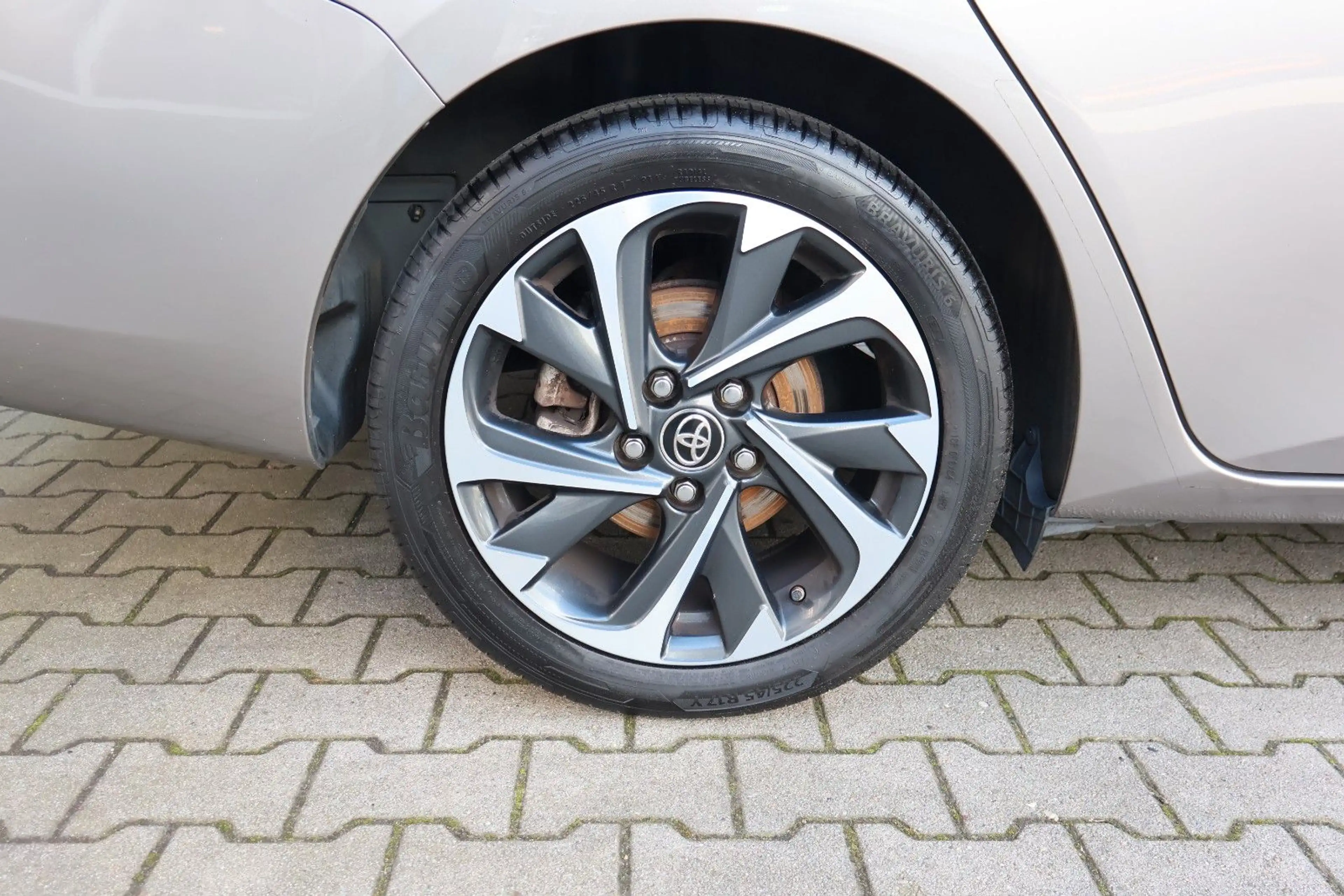 Toyota Auris Touring Sports Design Edition AHK/Kamera — photo 8