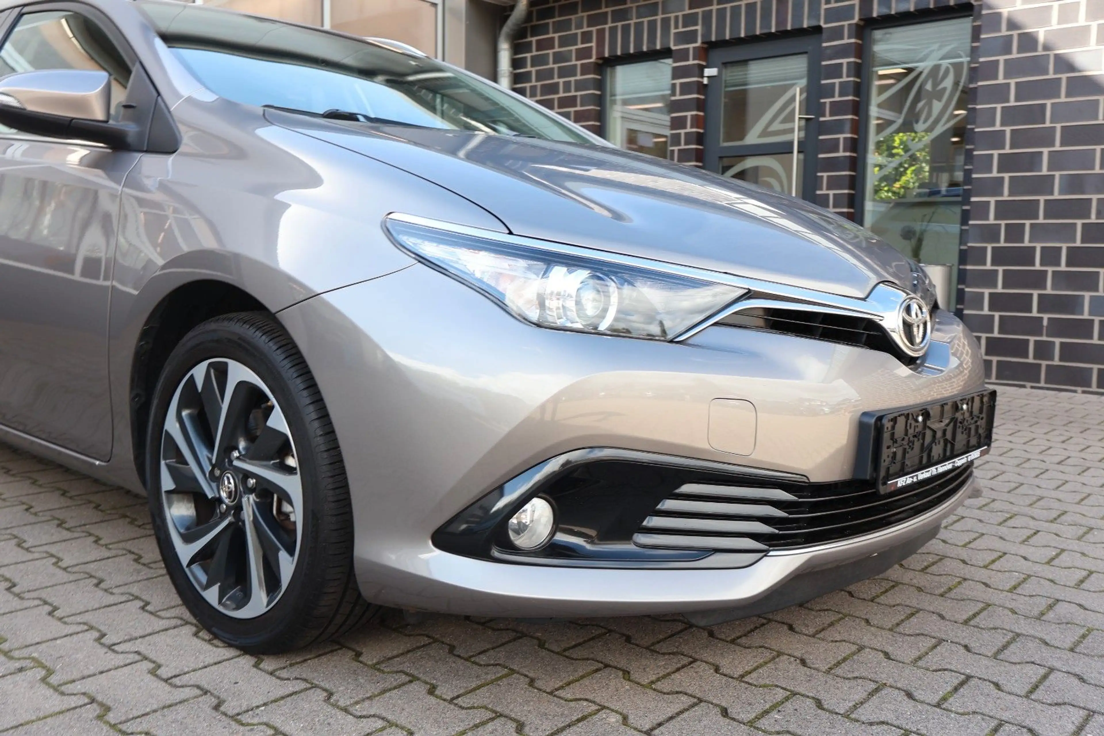 Toyota Auris Touring Sports Design Edition AHK/Kamera — photo 6