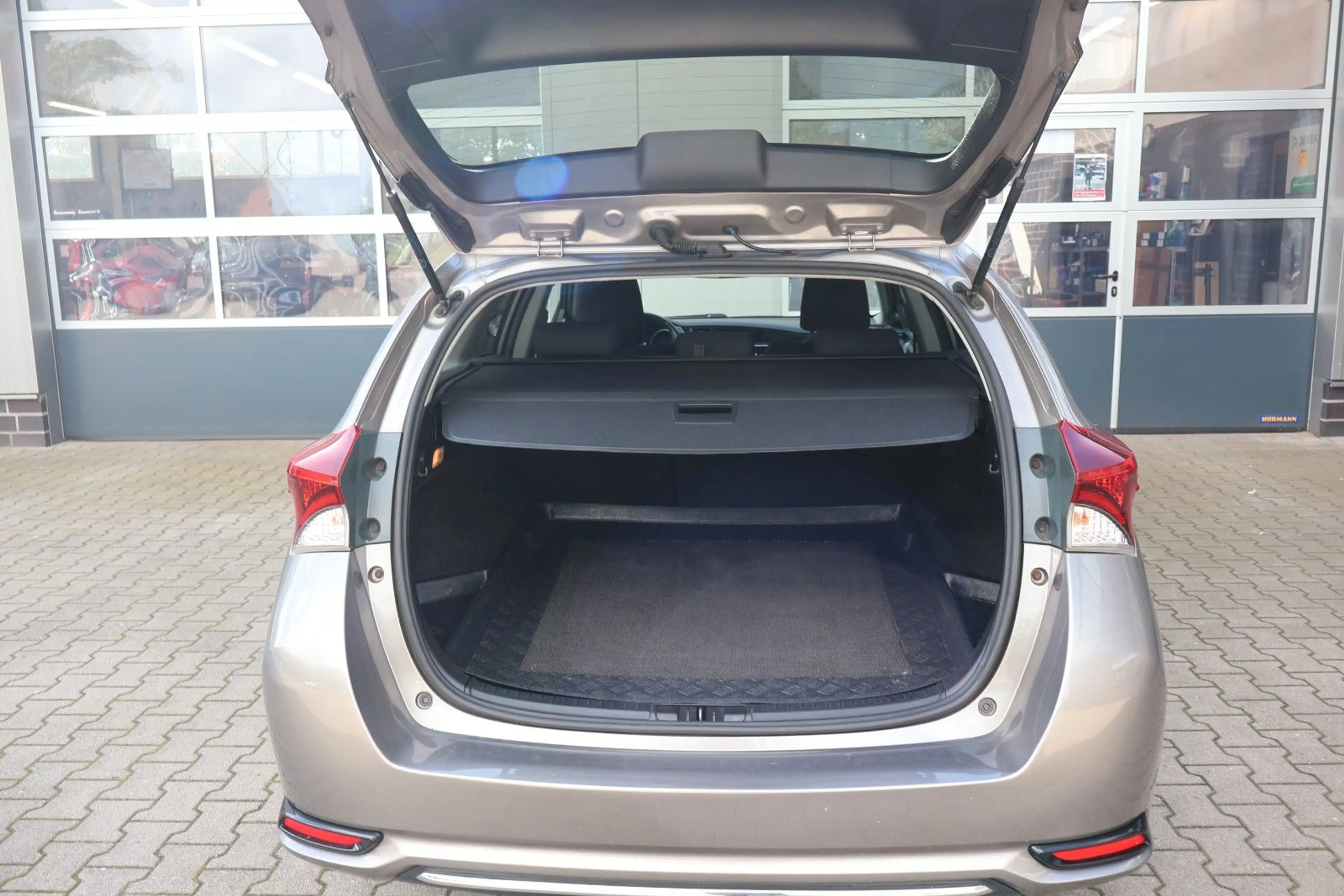 Toyota Auris Touring Sports Design Edition AHK/Kamera — photo 37