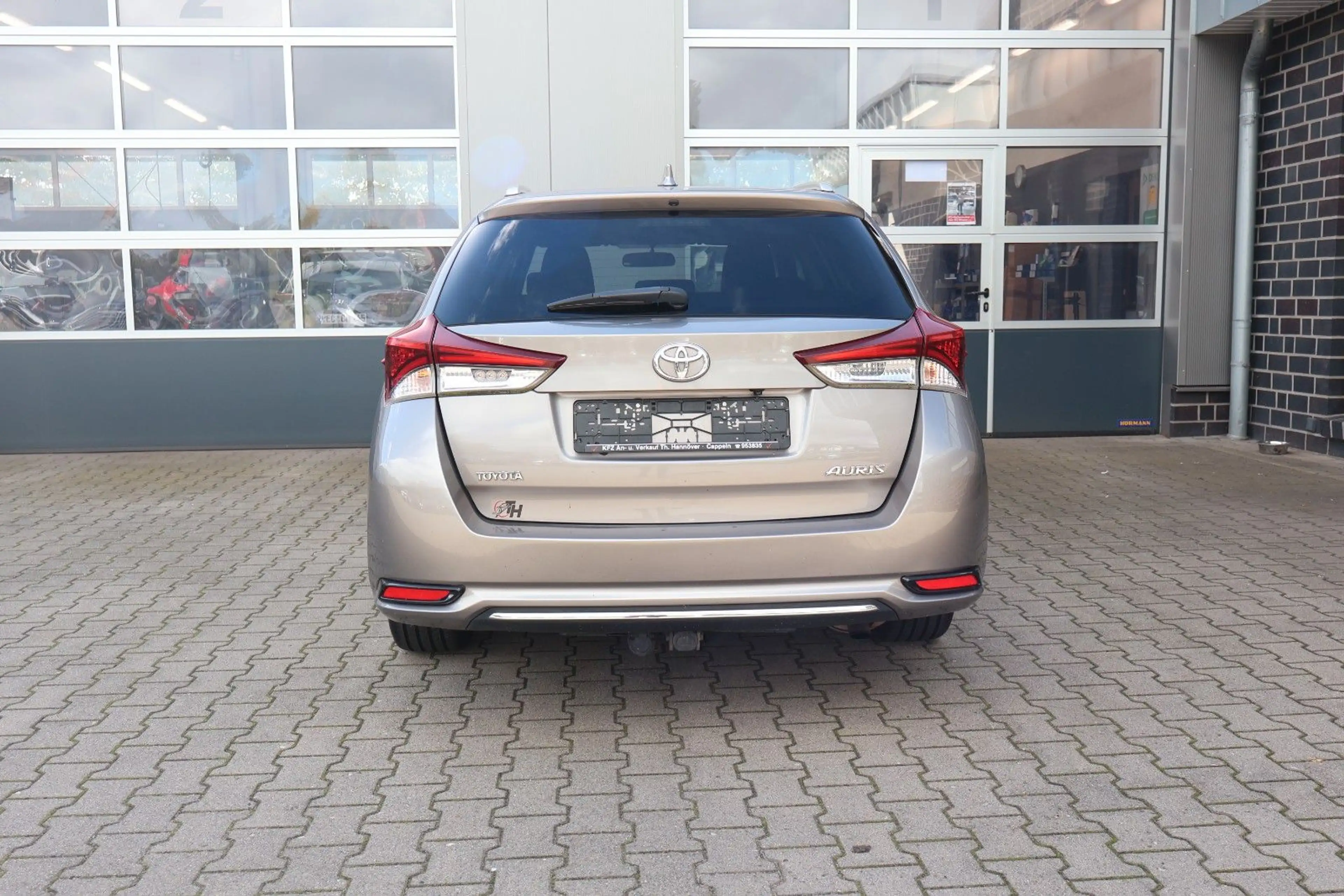 Toyota Auris Touring Sports Design Edition AHK/Kamera — photo 31