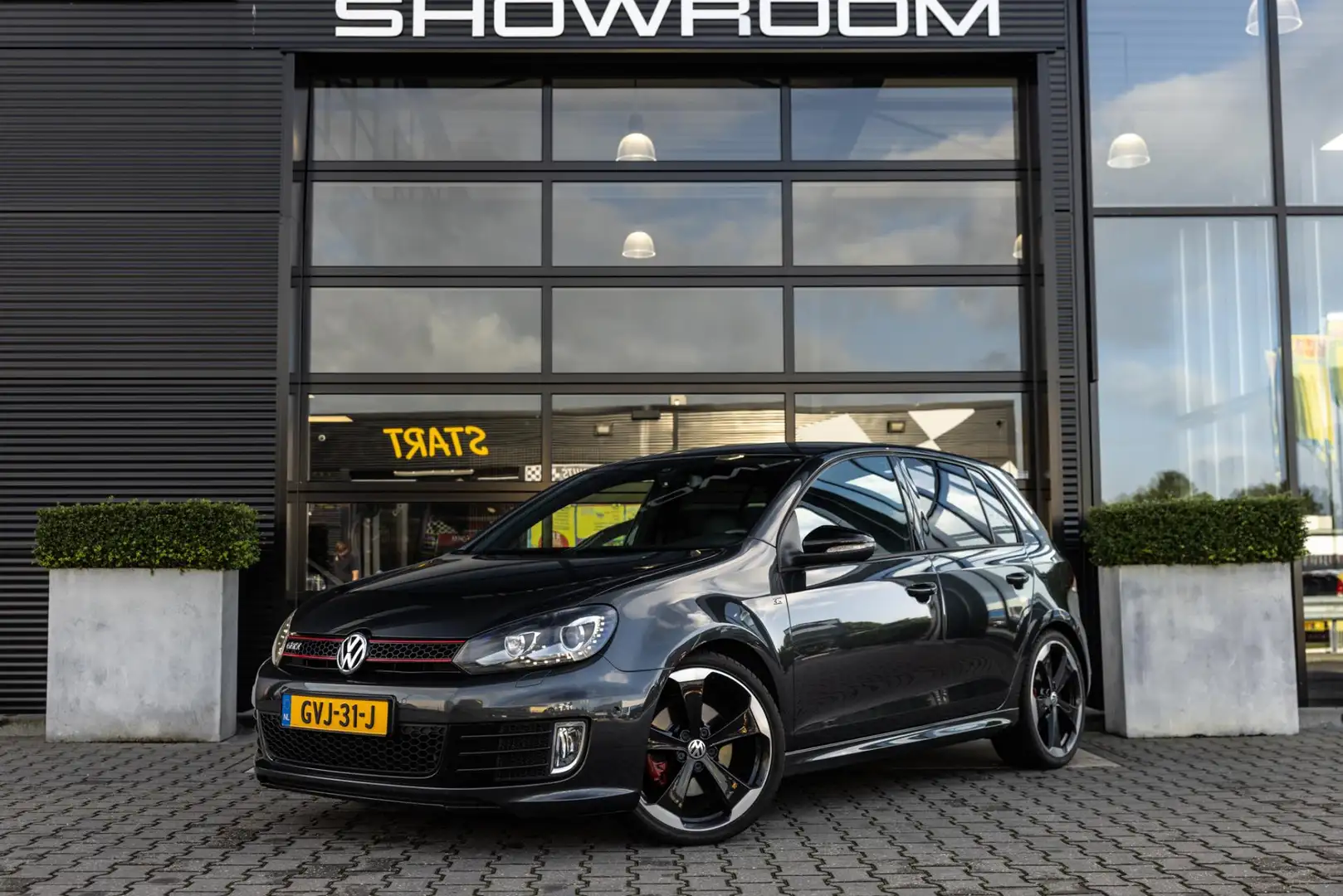 Volkswagen Golf GTI 2.0 Edition 35, 310 PK, Camera, Adaptieve Onderste Gris - 2
