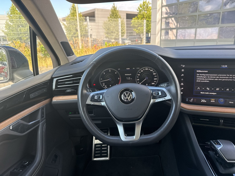 Volkswagen Touareg R-Line Atmosphere *AHK/Panorama/Leder/V8* — photo 10