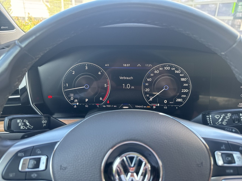 Volkswagen Touareg R-Line Atmosphere *AHK/Panorama/Leder/V8* — photo 11