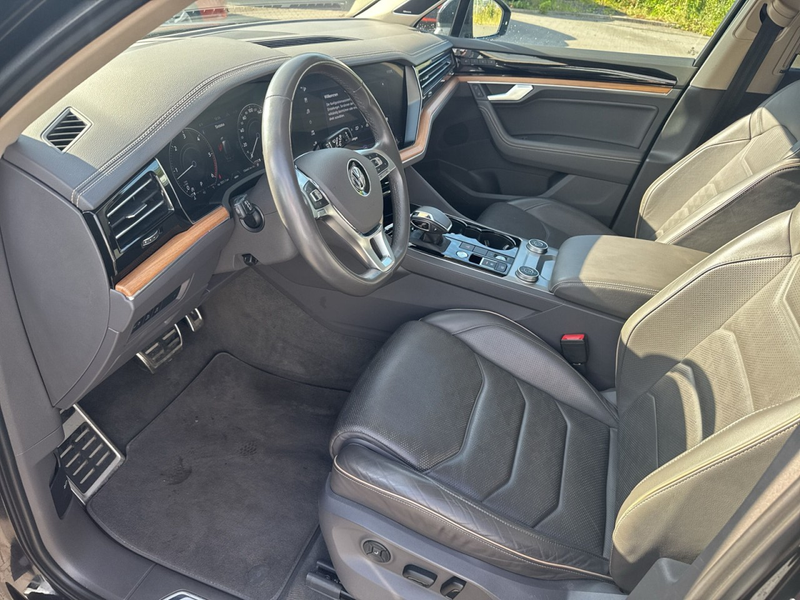 Volkswagen Touareg R-Line Atmosphere *AHK/Panorama/Leder/V8* — photo 6