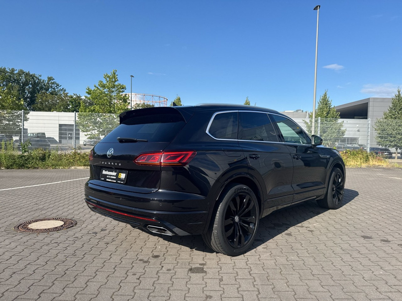 Volkswagen Touareg R-Line Atmosphere *AHK/Panorama/Leder/V8* — photo 3
