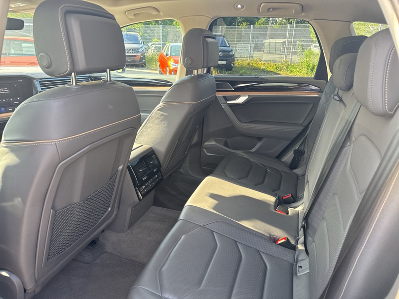 Volkswagen Touareg R-Line Atmosphere *AHK/Panorama/Leder/V8* — photo 5