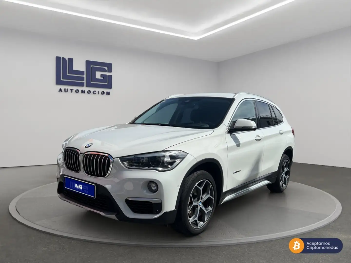 BMW X1 sDrive 18dA Wit - 1