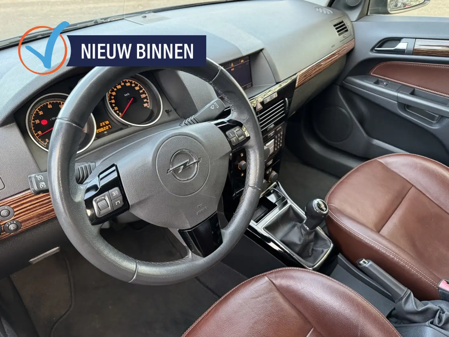 Opel Astra GTC 1.6 Cosmo Cruise Leer Lmv Stoelverwarming Grijs - 2